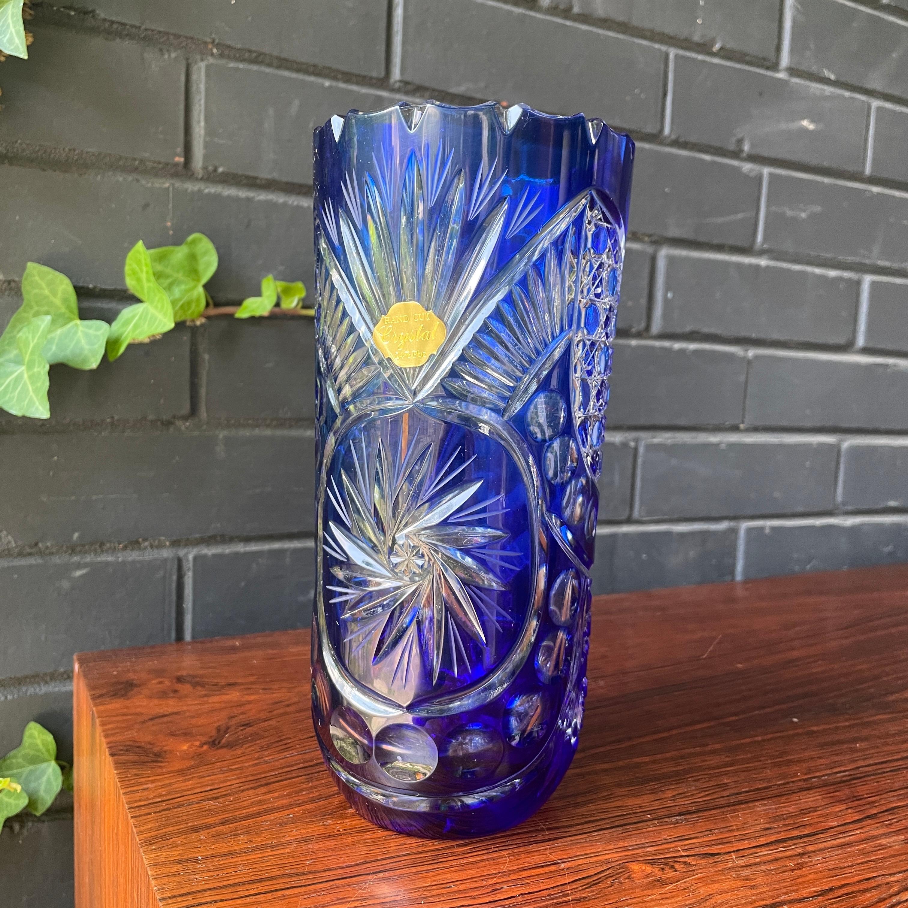 Fait main Vase à fleurs bleu en cristal au plomb taillé Freemanson Washington DC Daylight Lodge en vente