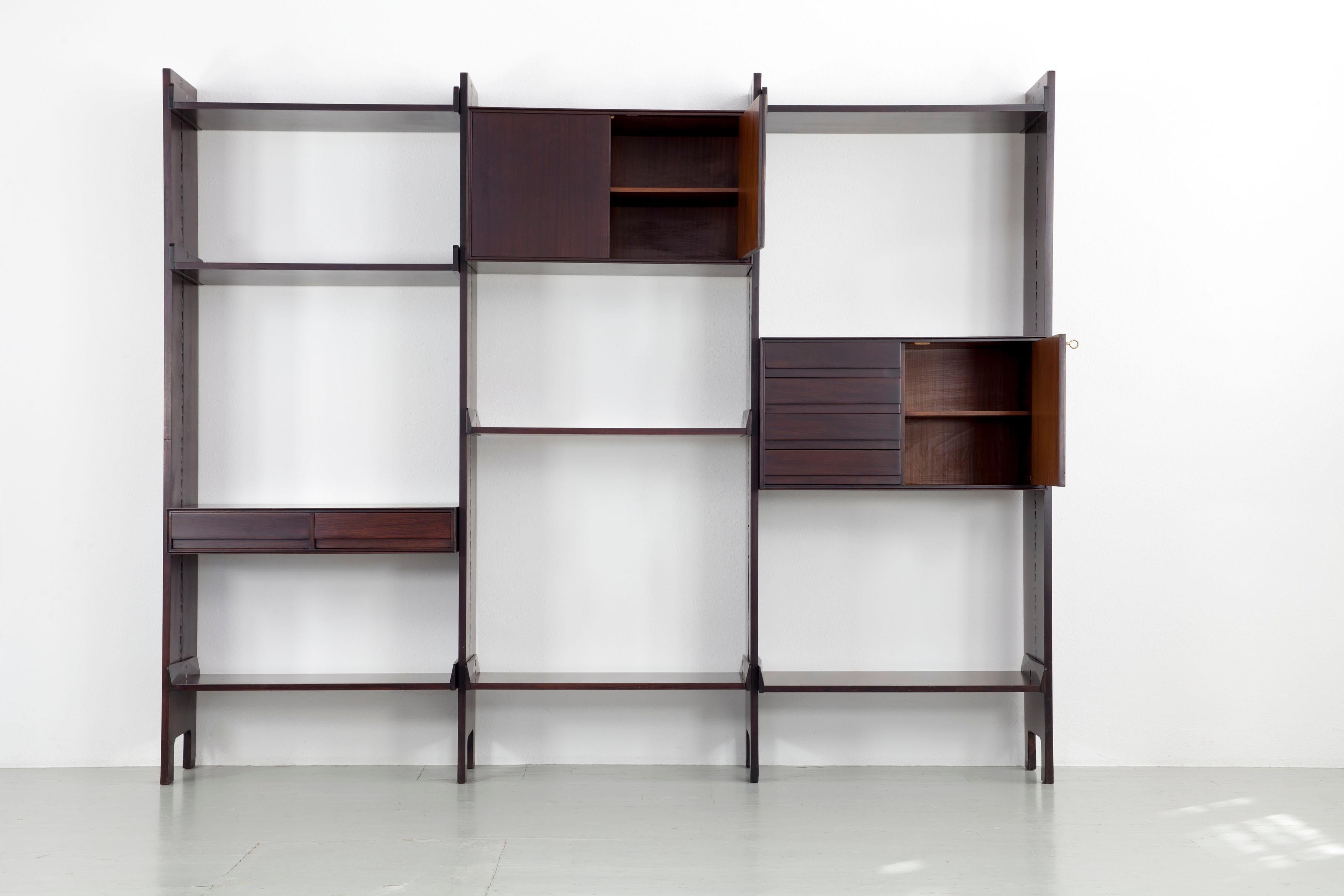 Mid-Century Modern Freestanding 60s bookcase designed by Edmondo Palutari for Vittorio Dassi  For Sale