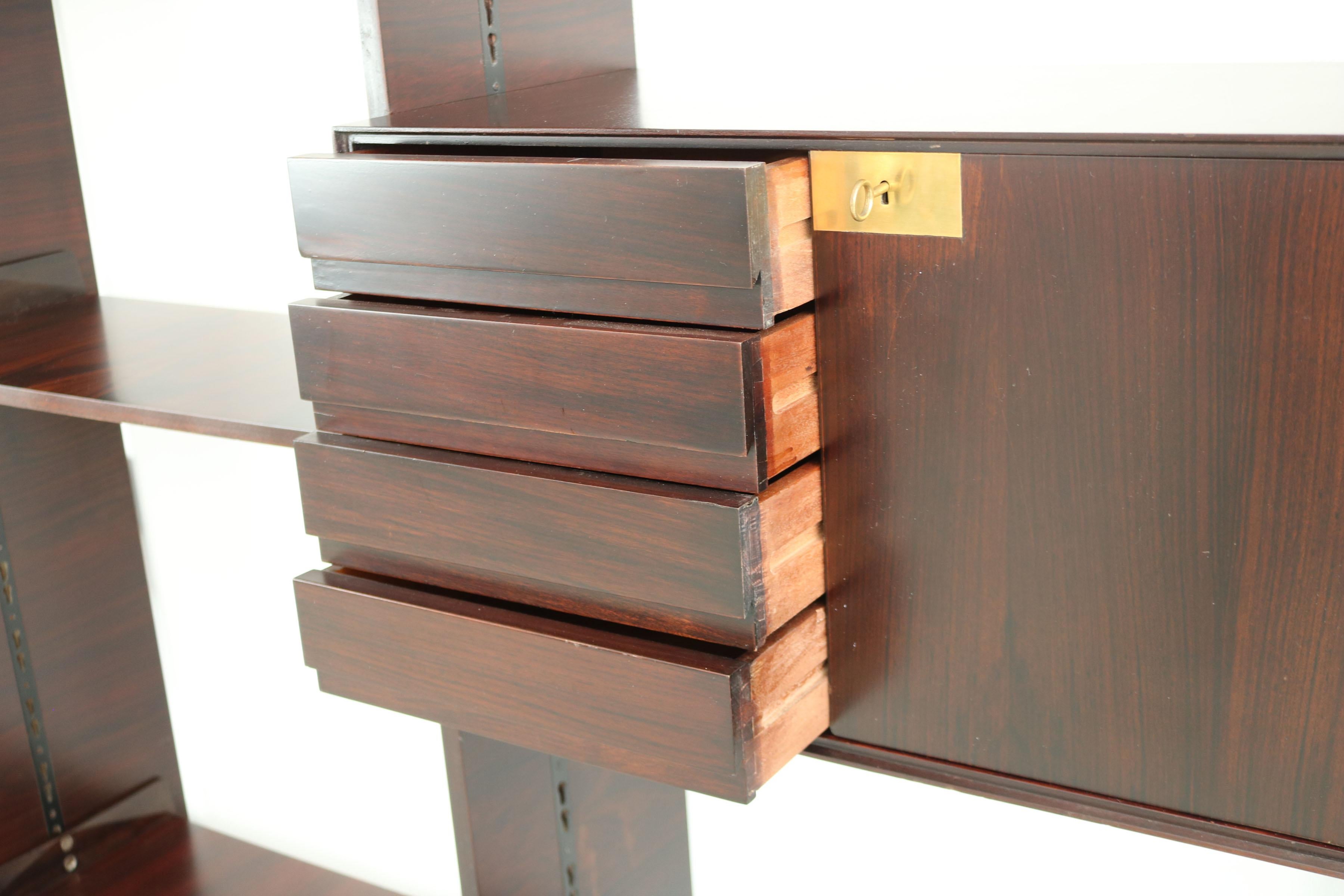 Freestanding 60s bookcase designed by Edmondo Palutari for Vittorio Dassi  For Sale 1