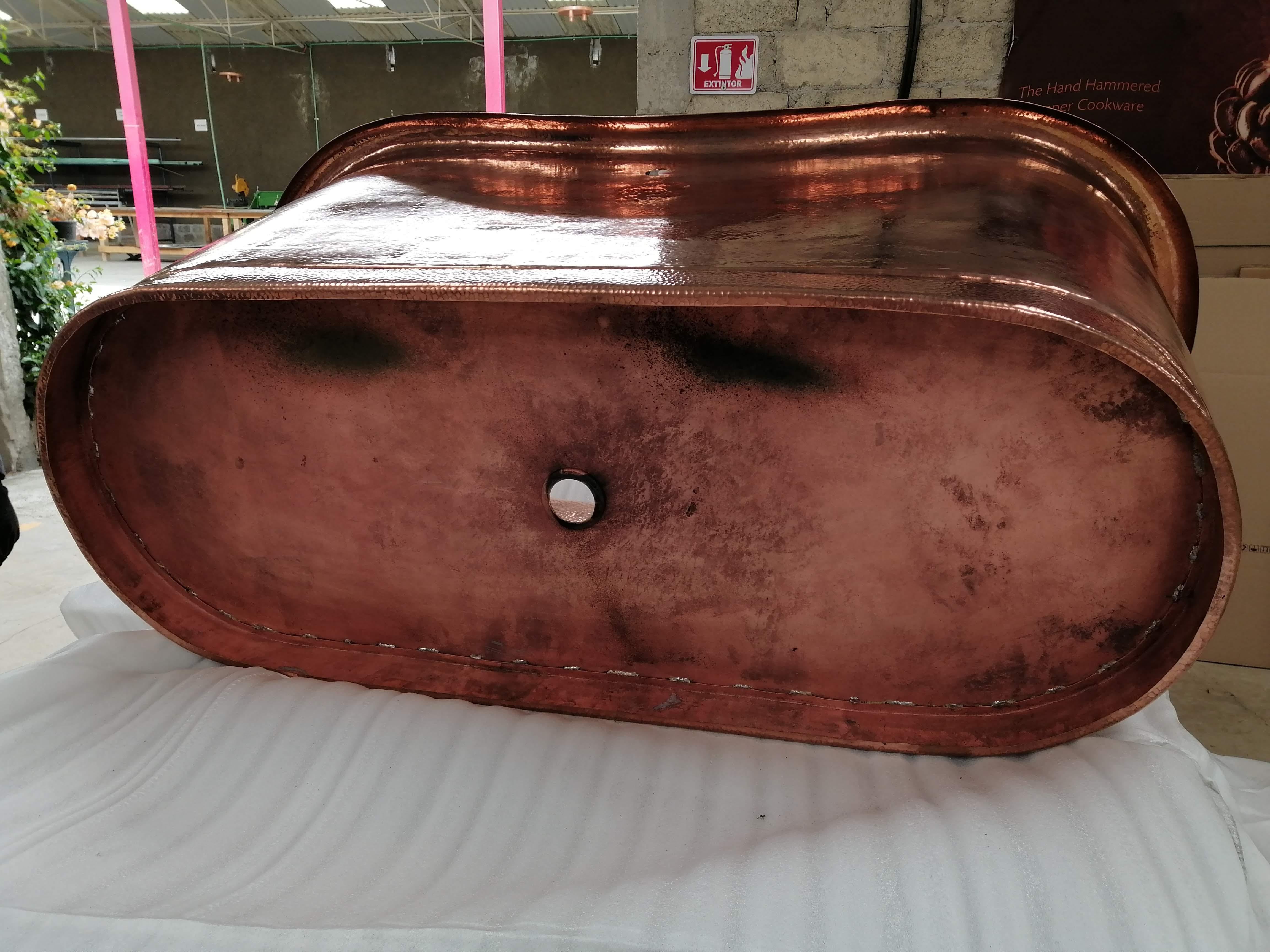 Bañera exenta de cobre martillado - A medida en Nuevo estado para la venta en New York, NY