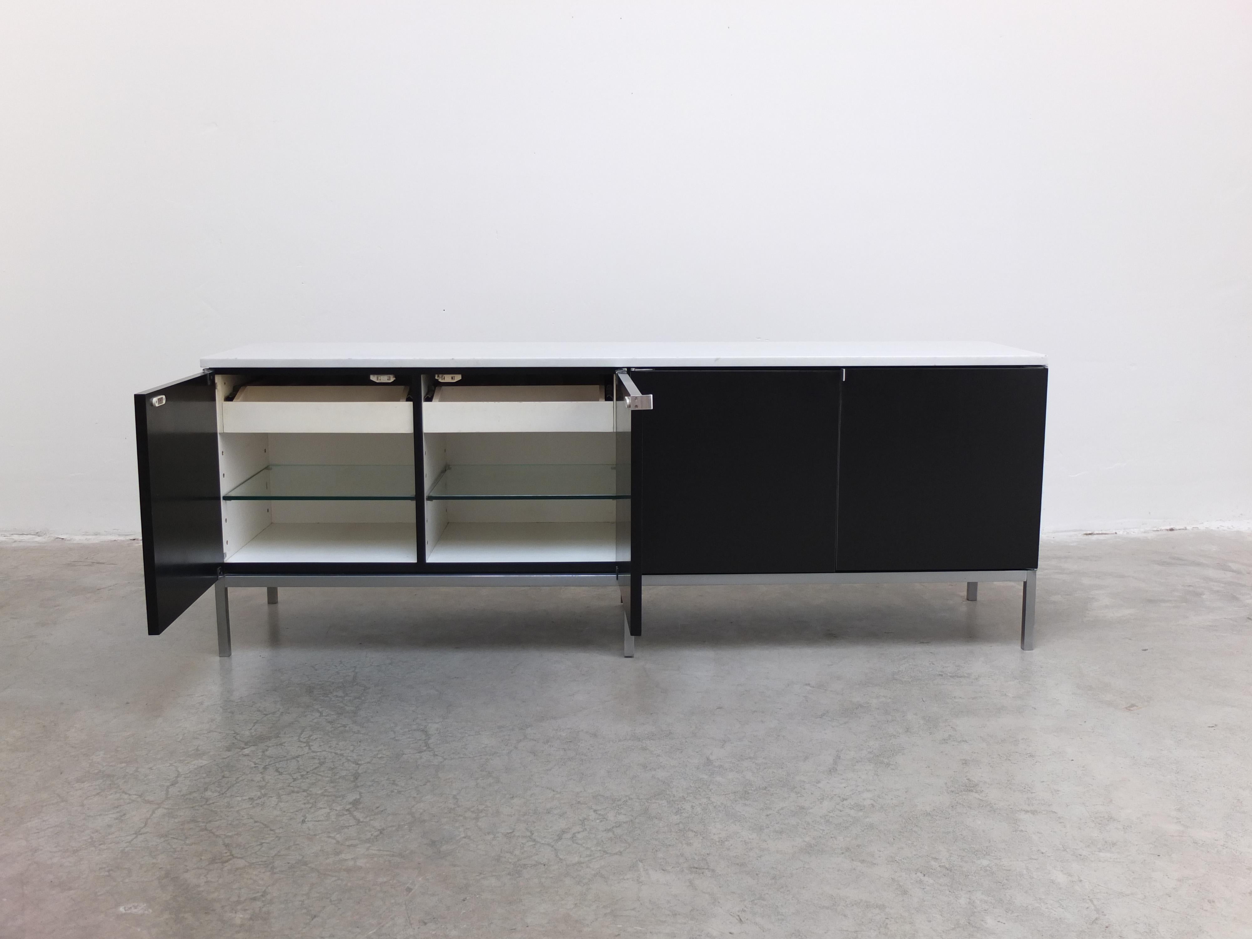 Crédence autoportante en noir et marbre par Florence Knoll pour Knoll, 1961 en vente 4