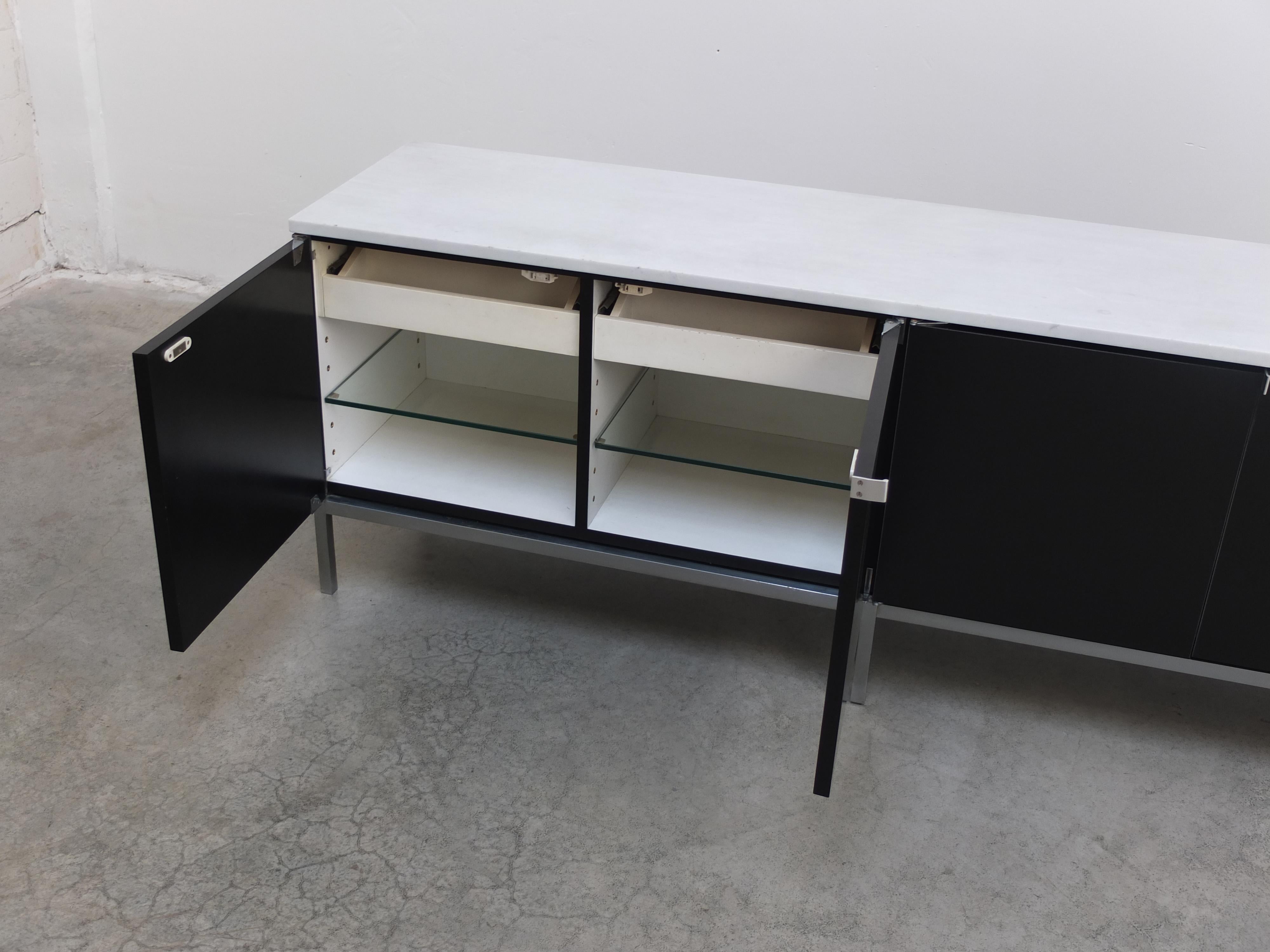 Crédence autoportante en noir et marbre par Florence Knoll pour Knoll, 1961 en vente 5