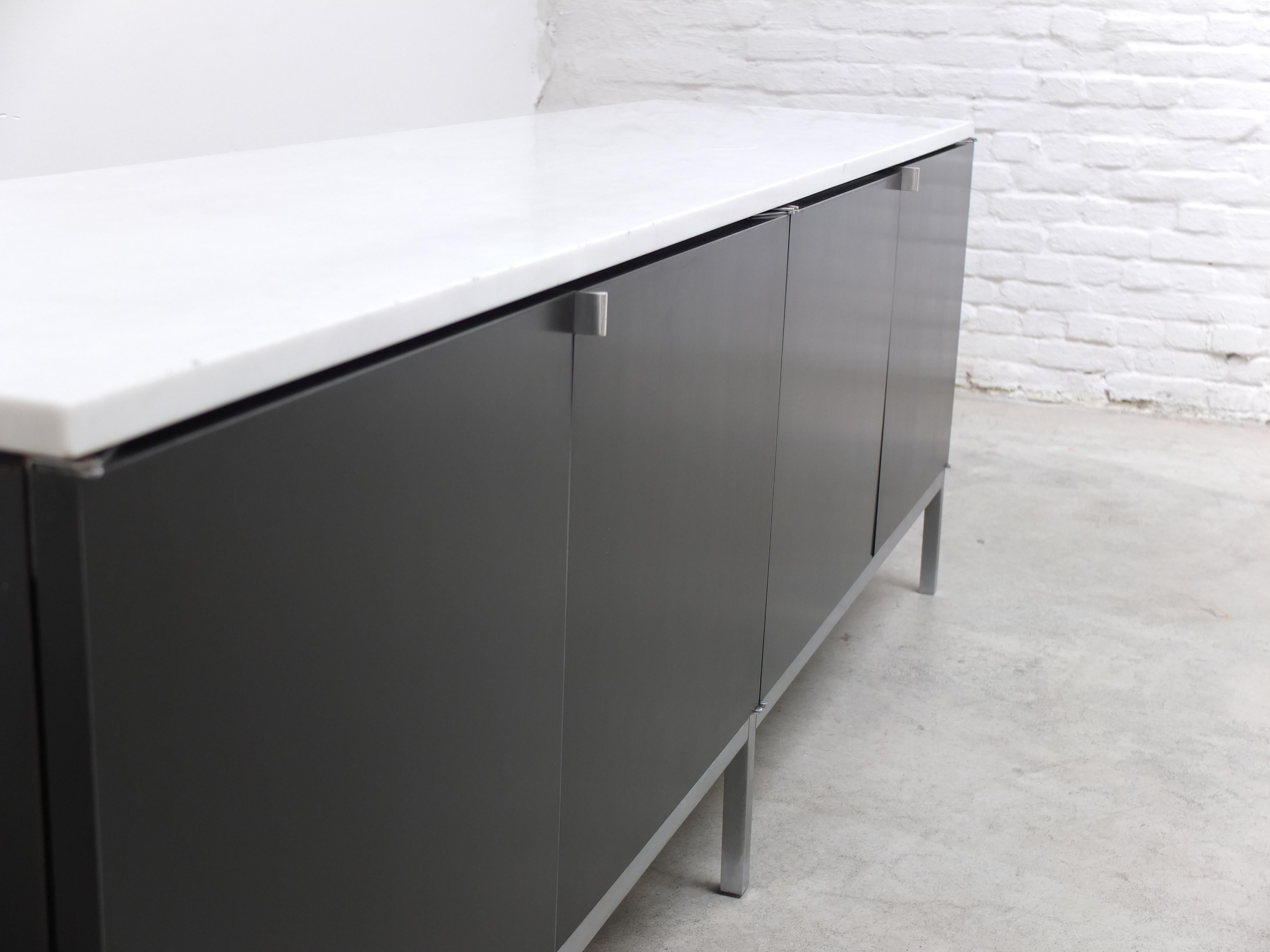 Crédence autoportante en noir et marbre par Florence Knoll pour Knoll, 1961 en vente 12