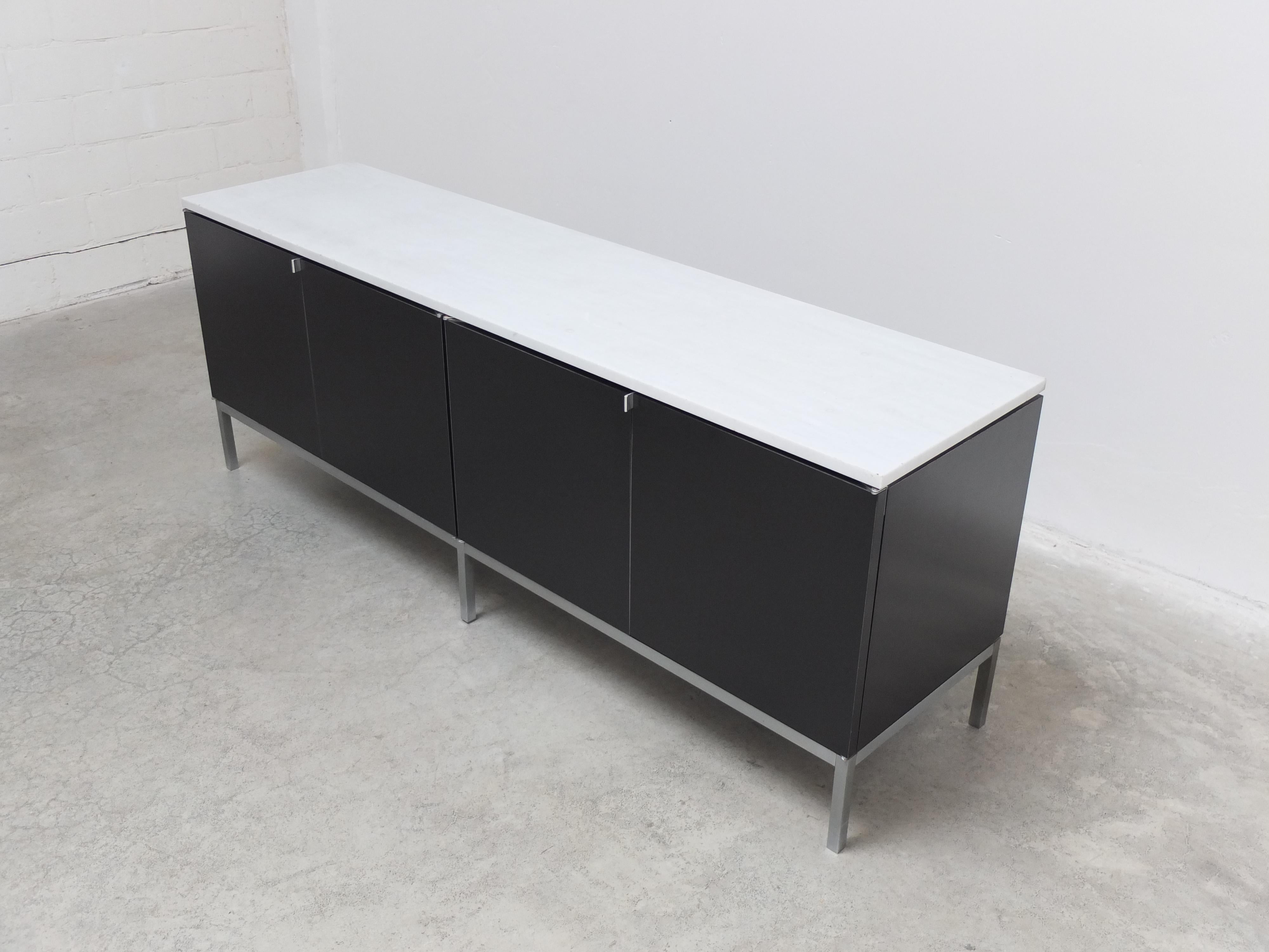 Crédence autoportante en noir et marbre par Florence Knoll pour Knoll, 1961 Bon état - En vente à Antwerpen, VAN