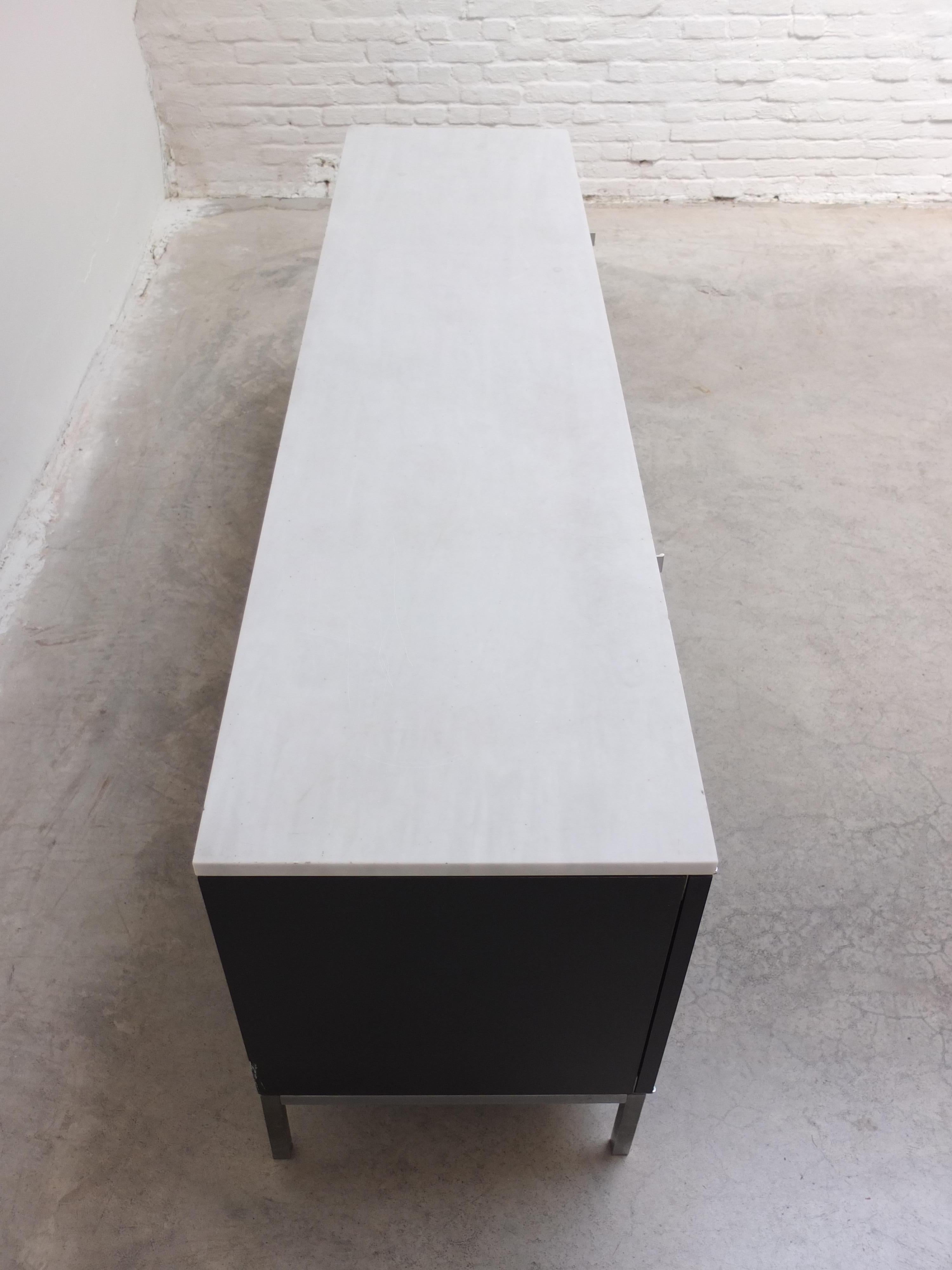 Crédence autoportante en noir et marbre par Florence Knoll pour Knoll, 1961 en vente 2