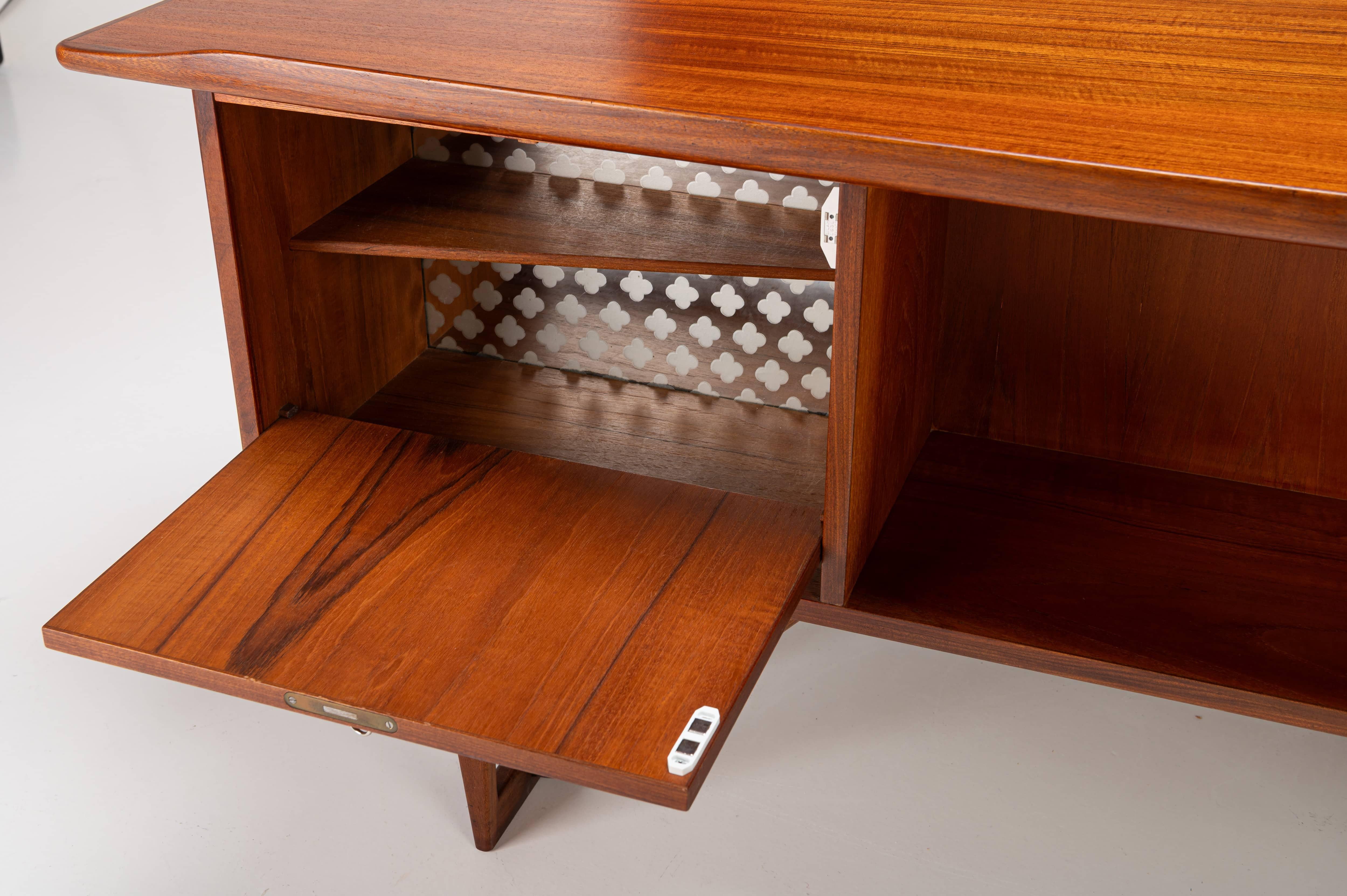 Freistehender Bumerang-Schreibtisch von Peter Løvig Nielsen für Løvig, 1960er Jahre im Angebot 3