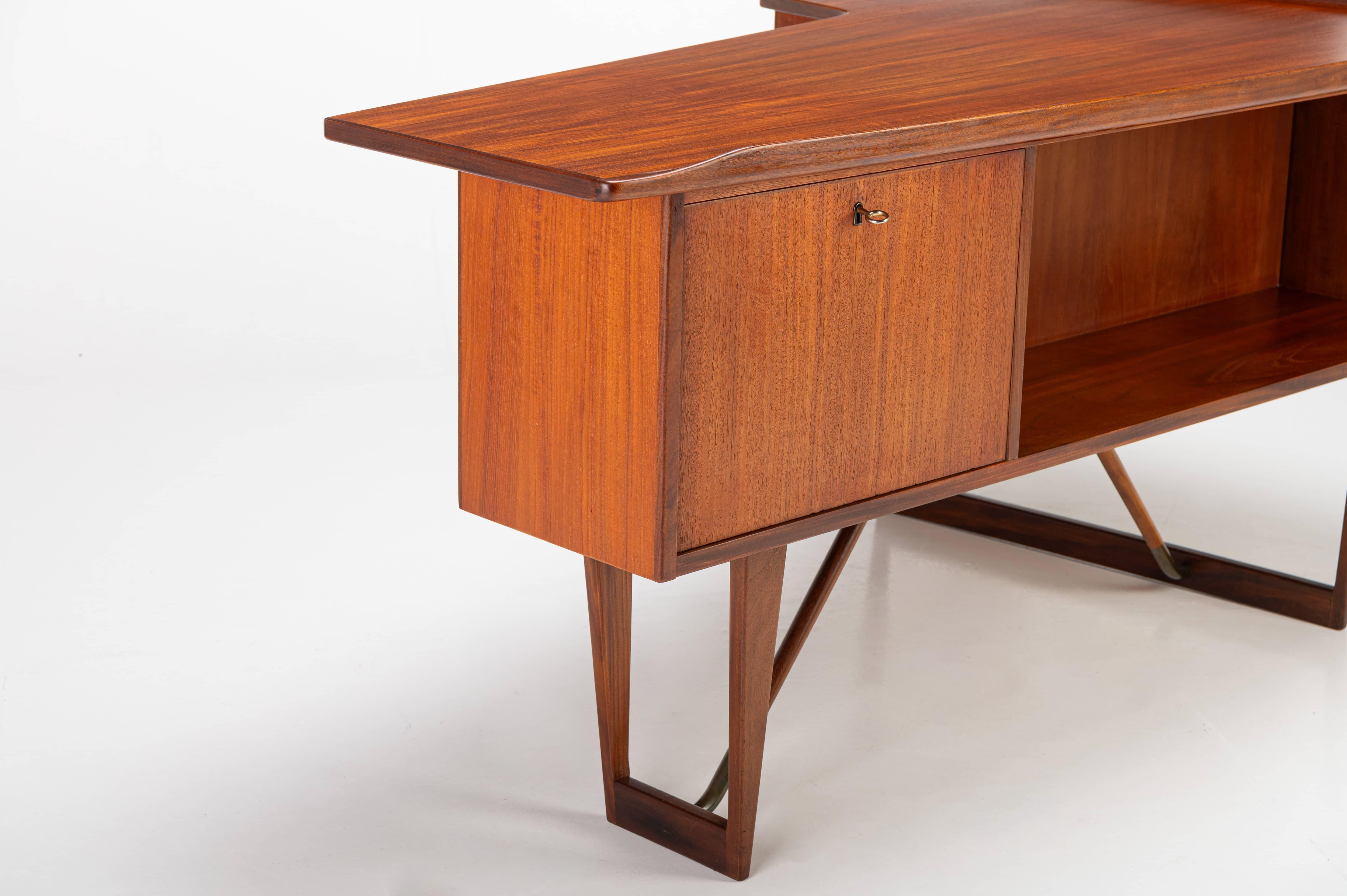 Freistehender Bumerang-Schreibtisch von Peter Løvig Nielsen für Løvig, 1960er Jahre im Angebot 7