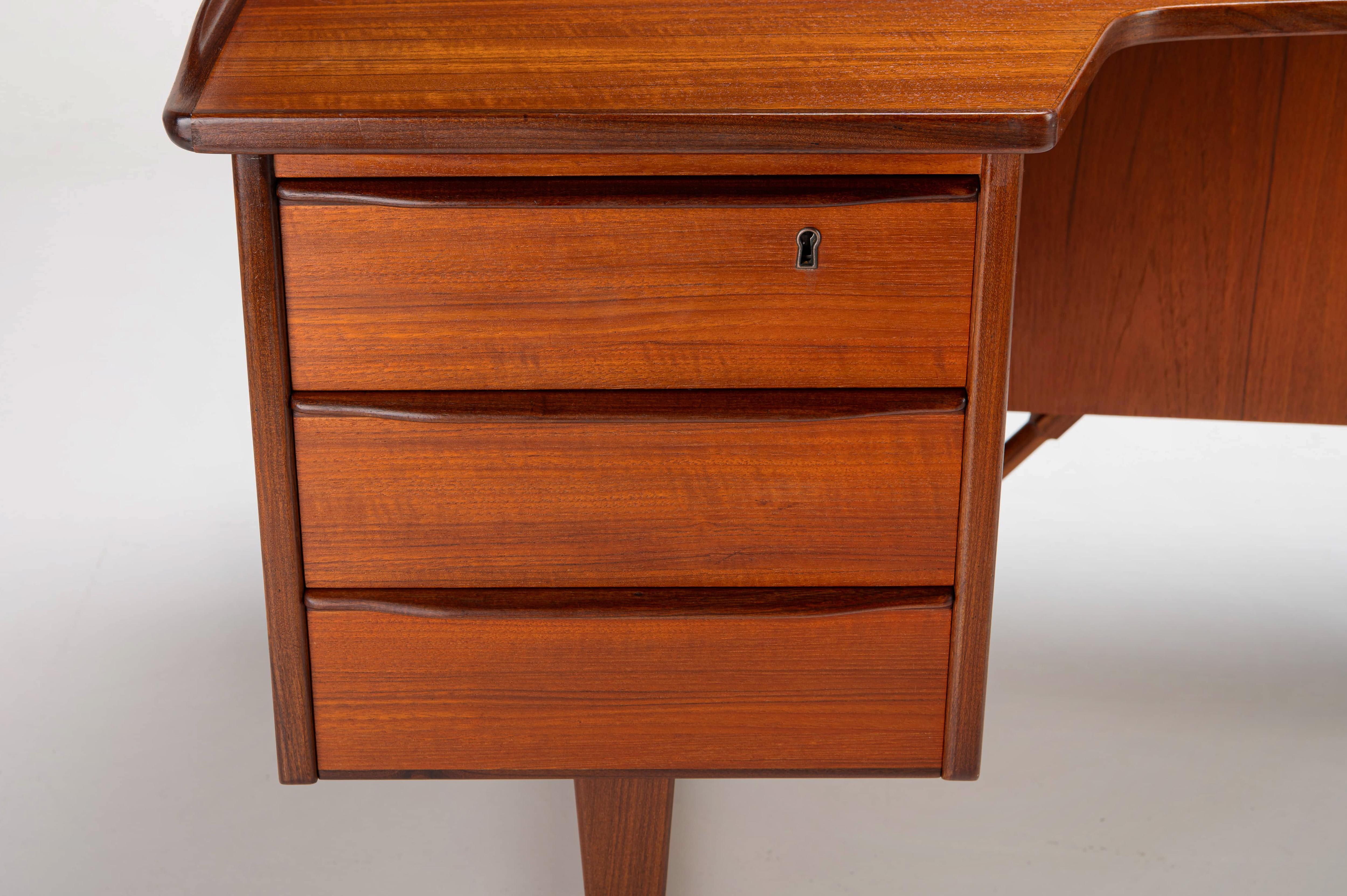 Freistehender Bumerang-Schreibtisch von Peter Løvig Nielsen für Løvig, 1960er Jahre im Angebot 9