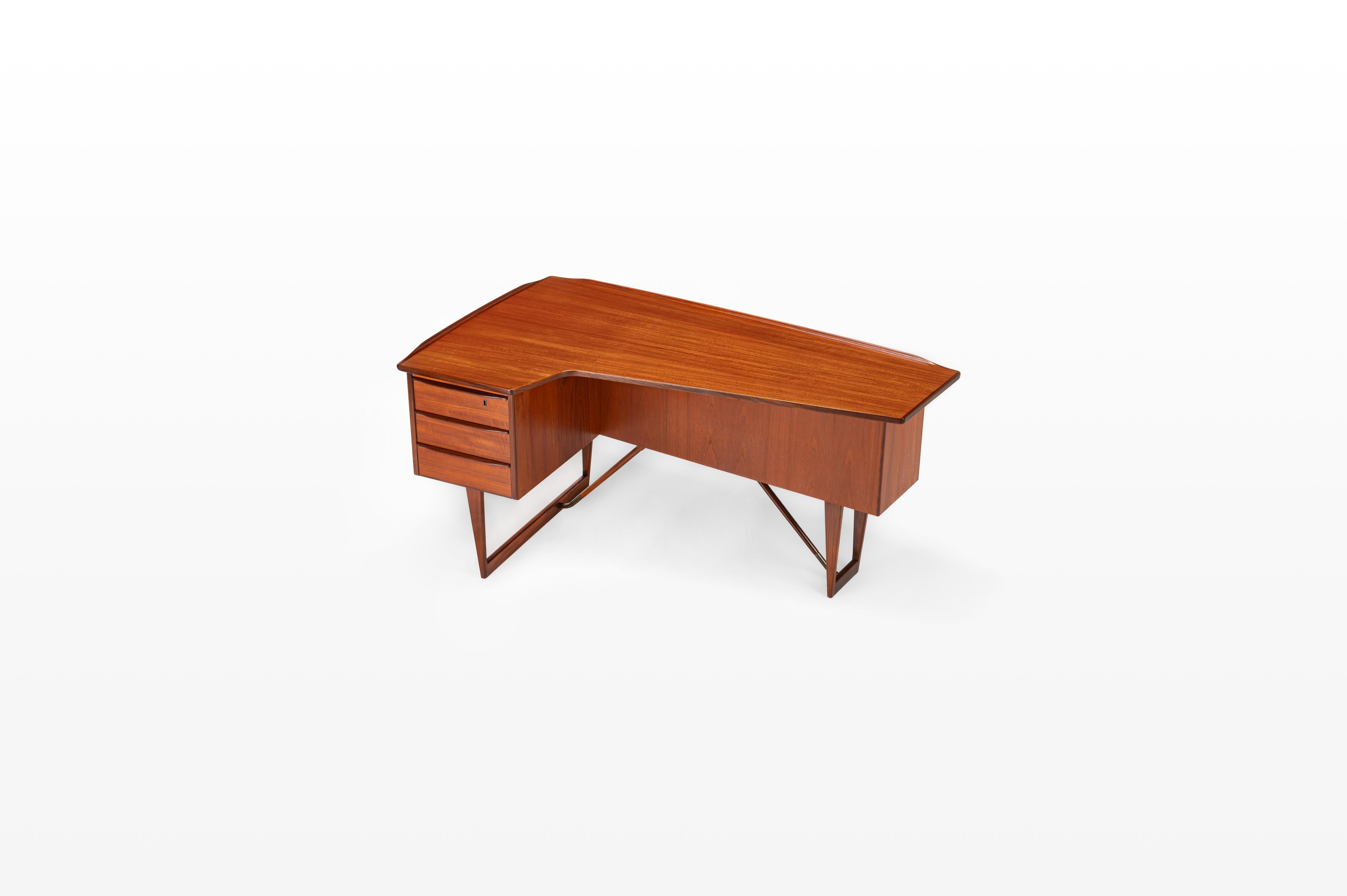 Freistehender Bumerang-Schreibtisch von Peter Løvig Nielsen für Løvig, 1960er Jahre (Moderne der Mitte des Jahrhunderts) im Angebot