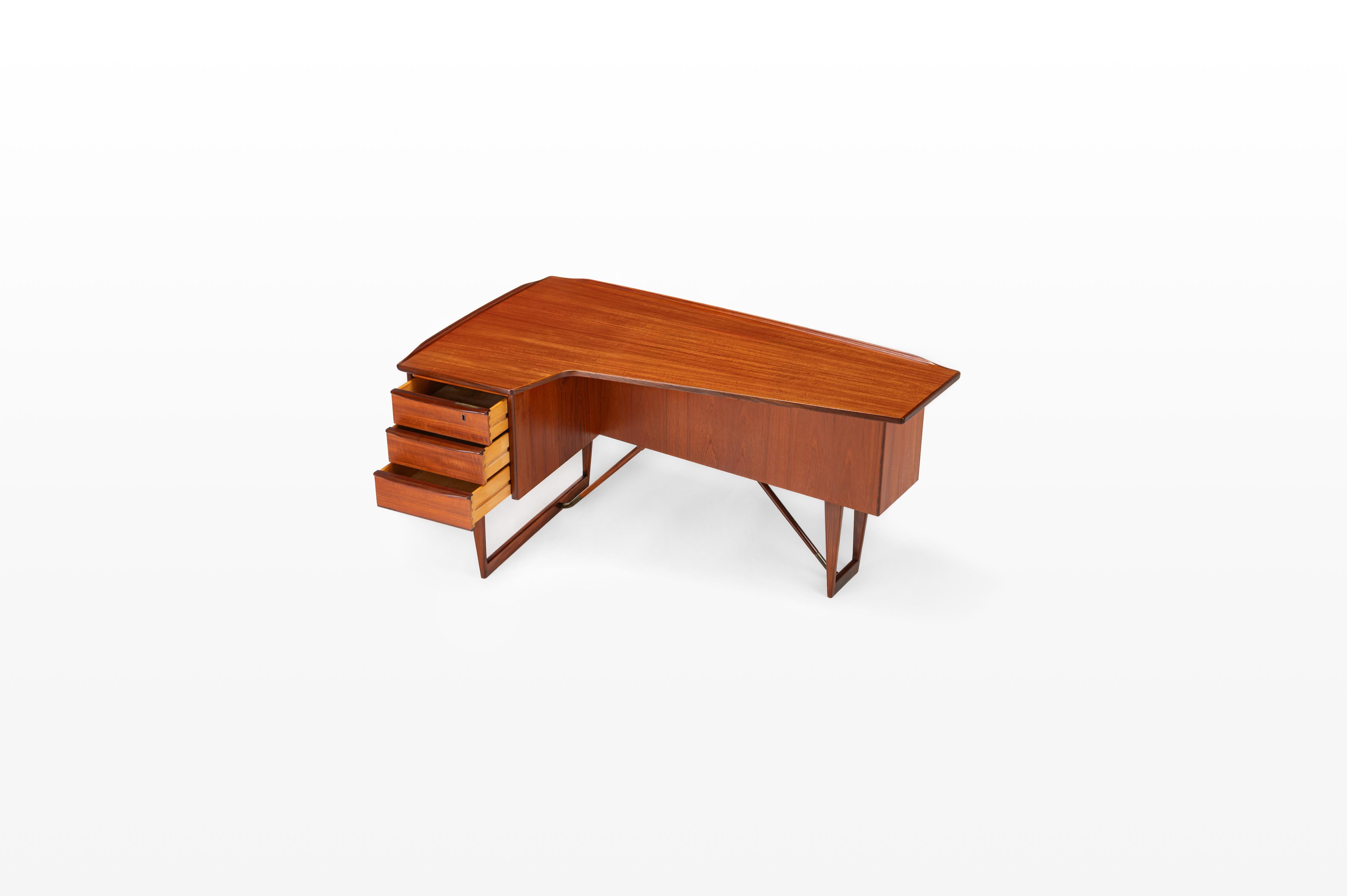 Freistehender Bumerang-Schreibtisch von Peter Løvig Nielsen für Løvig, 1960er Jahre (Dänisch) im Angebot