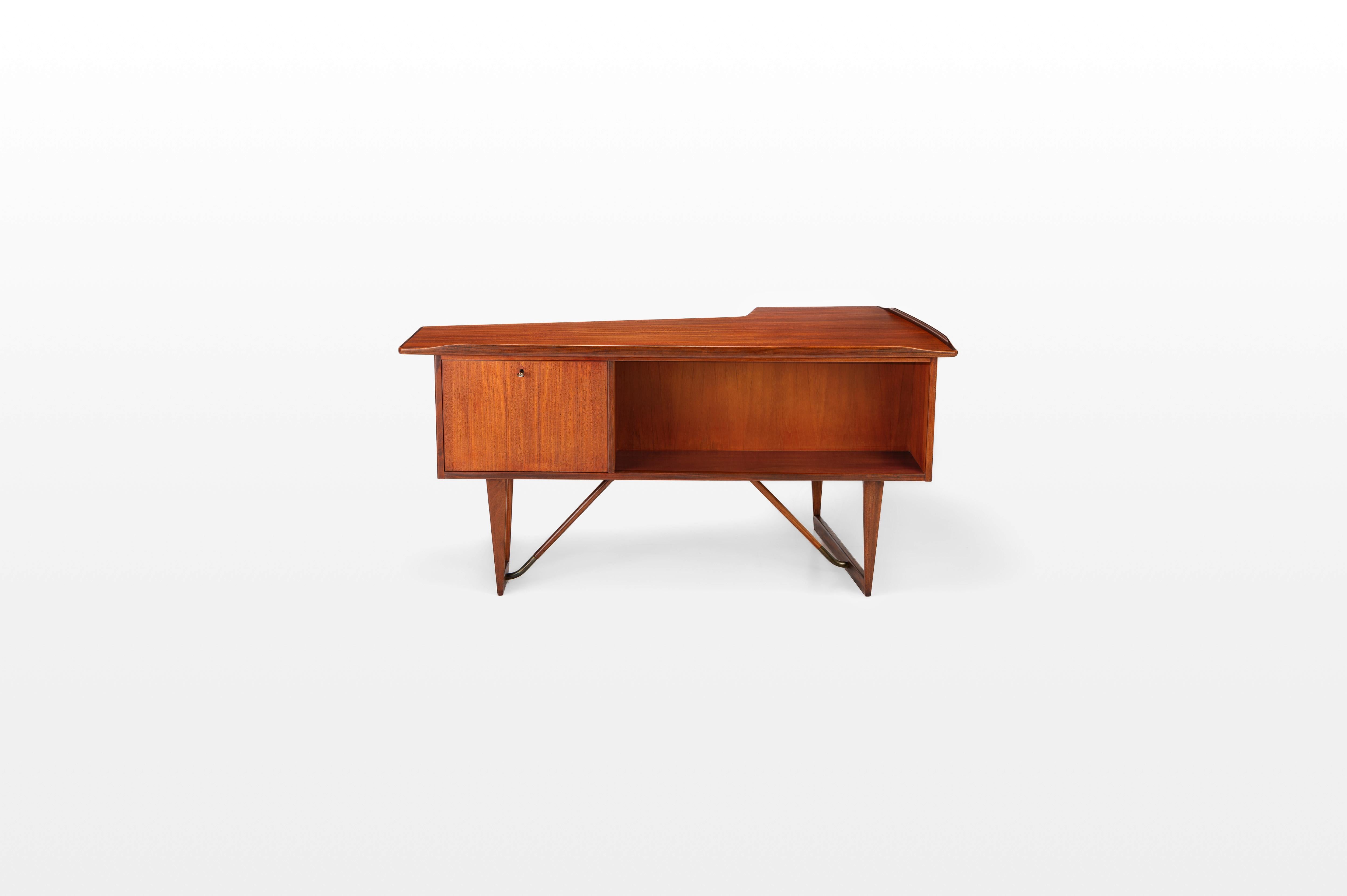 Freistehender Bumerang-Schreibtisch von Peter Løvig Nielsen für Løvig, 1960er Jahre im Angebot 1