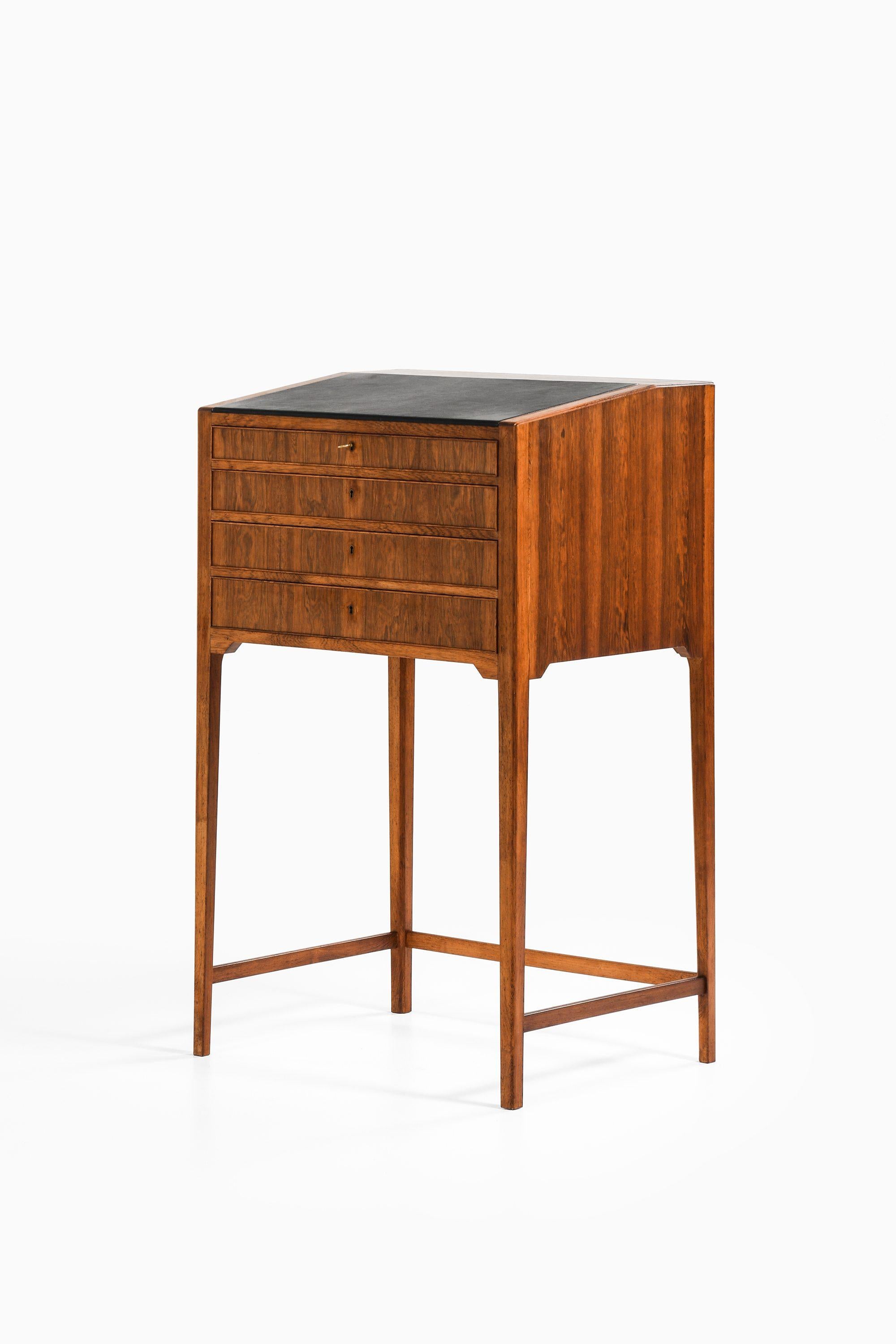 Scandinavian Modern Freestanding Cabinet in Rosewood, Brass and Leather by Frits Henningsen, 1950's For Sale
