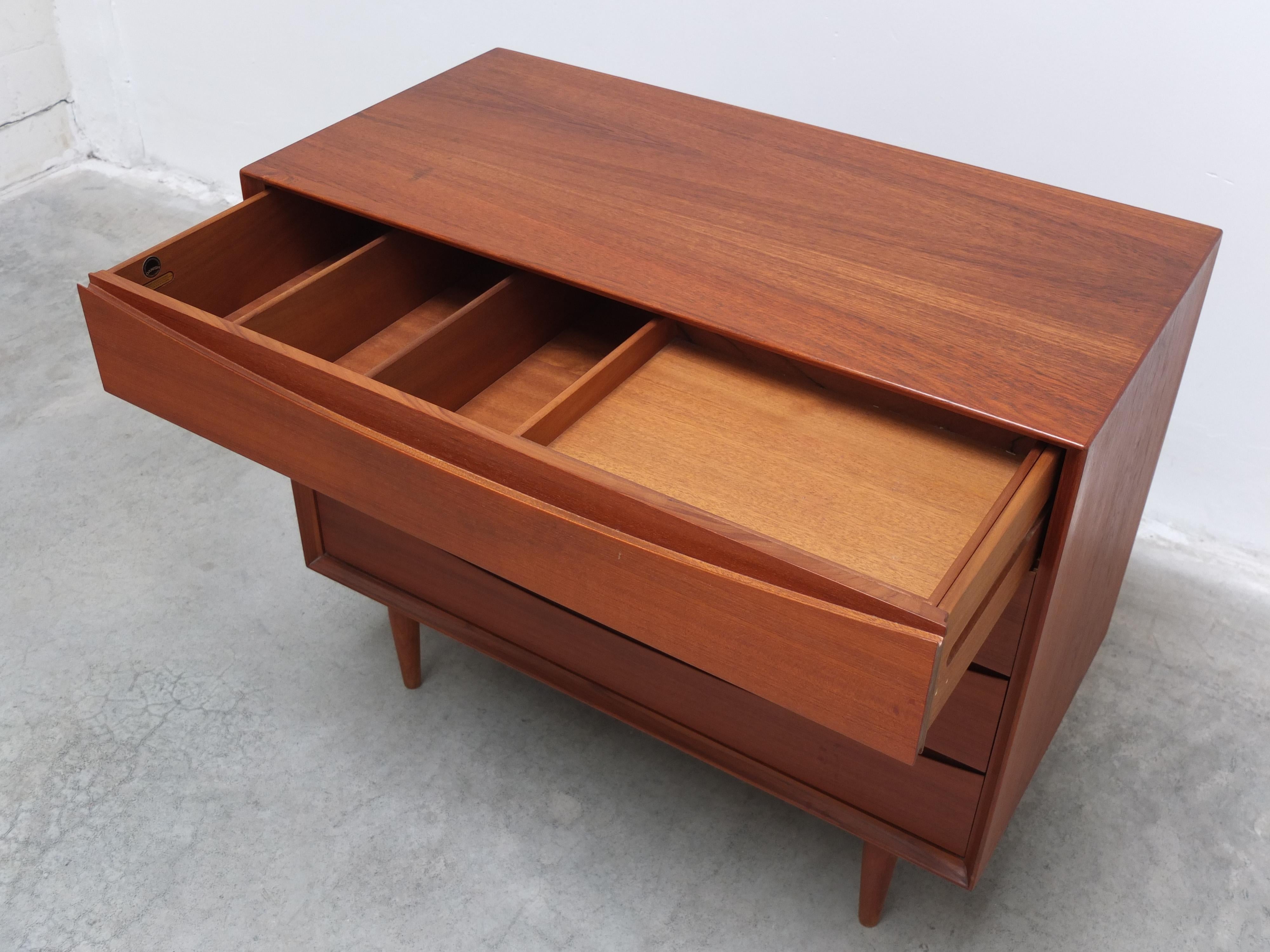 Cassettiera indipendente in teak di Arne Vodder per Sibast, anni '60 in vendita 7