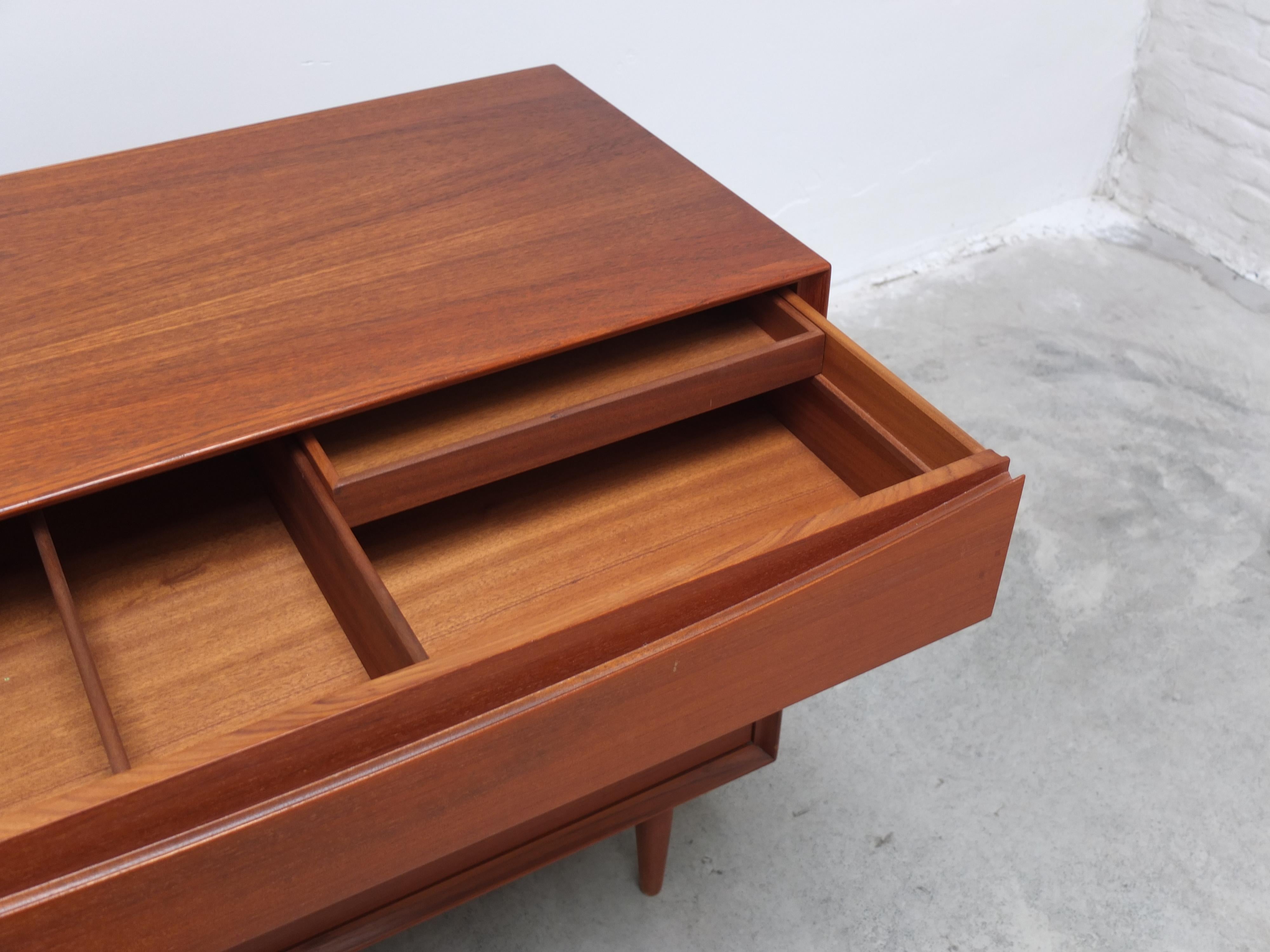 Cassettiera indipendente in teak di Arne Vodder per Sibast, anni '60 in vendita 8