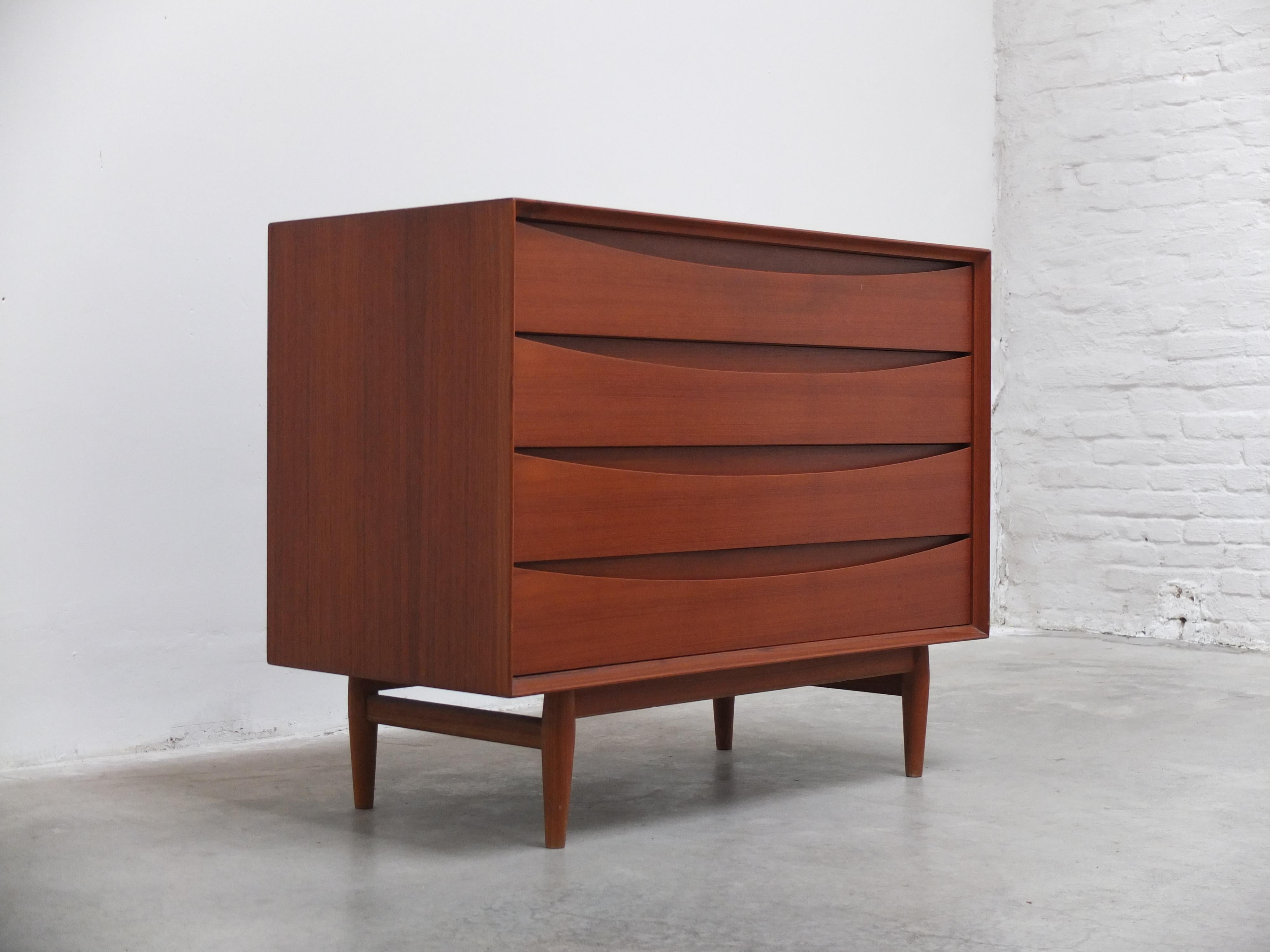 Scandinavo moderno Cassettiera indipendente in teak di Arne Vodder per Sibast, anni '60 in vendita