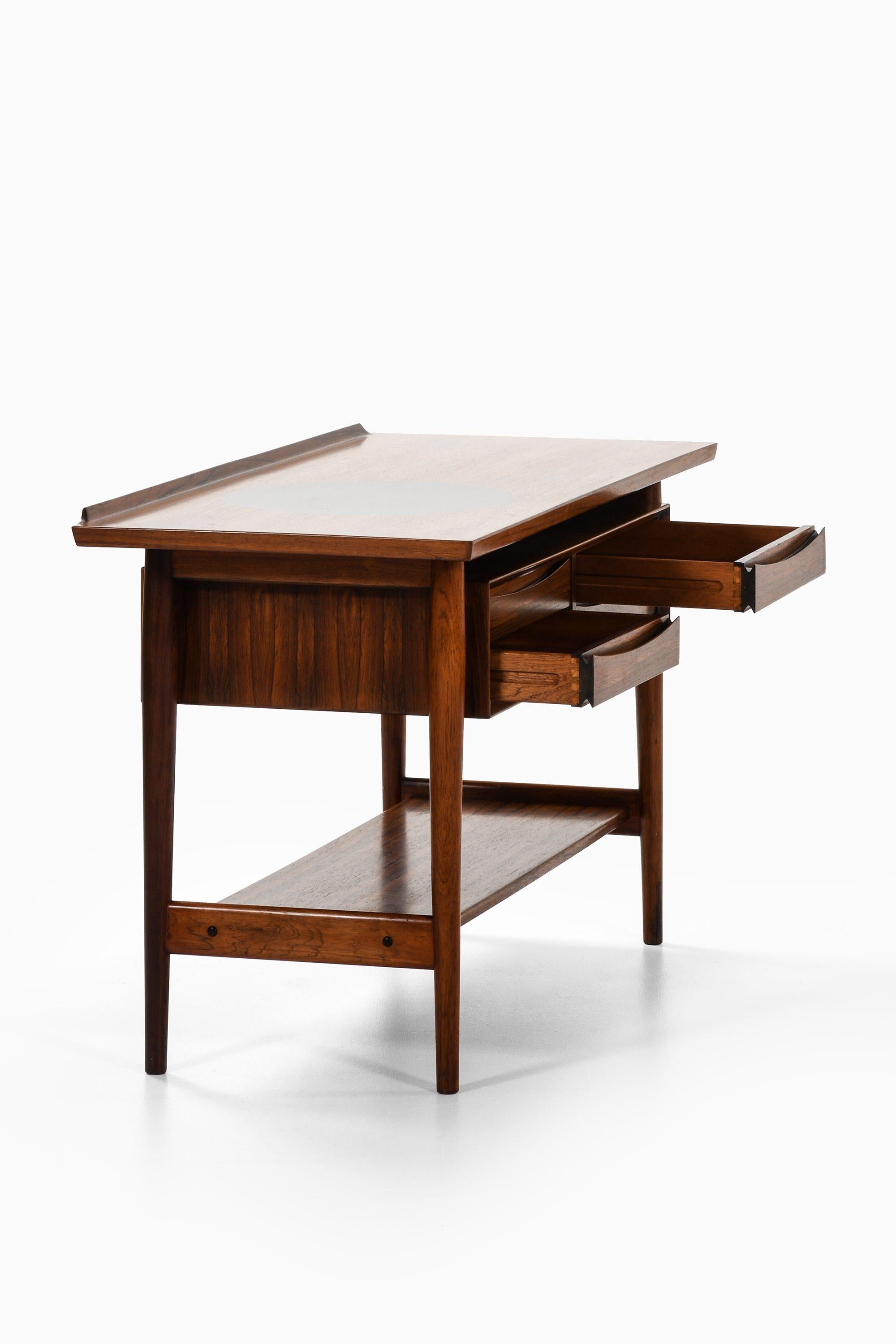 Scandinavo moderno Tavolo consolle indipendente in legno di palissandro e formica di Arne Vodder, anni '60 in vendita
