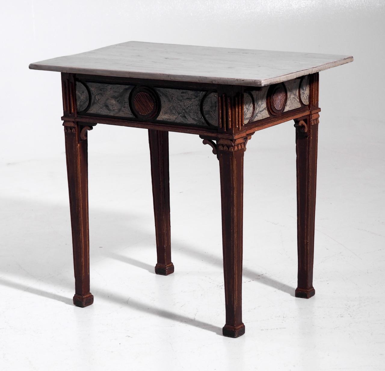 Freestanding Danish Louis XVI Table, circa 1780 In Good Condition For Sale In Aalsgaarde, DK