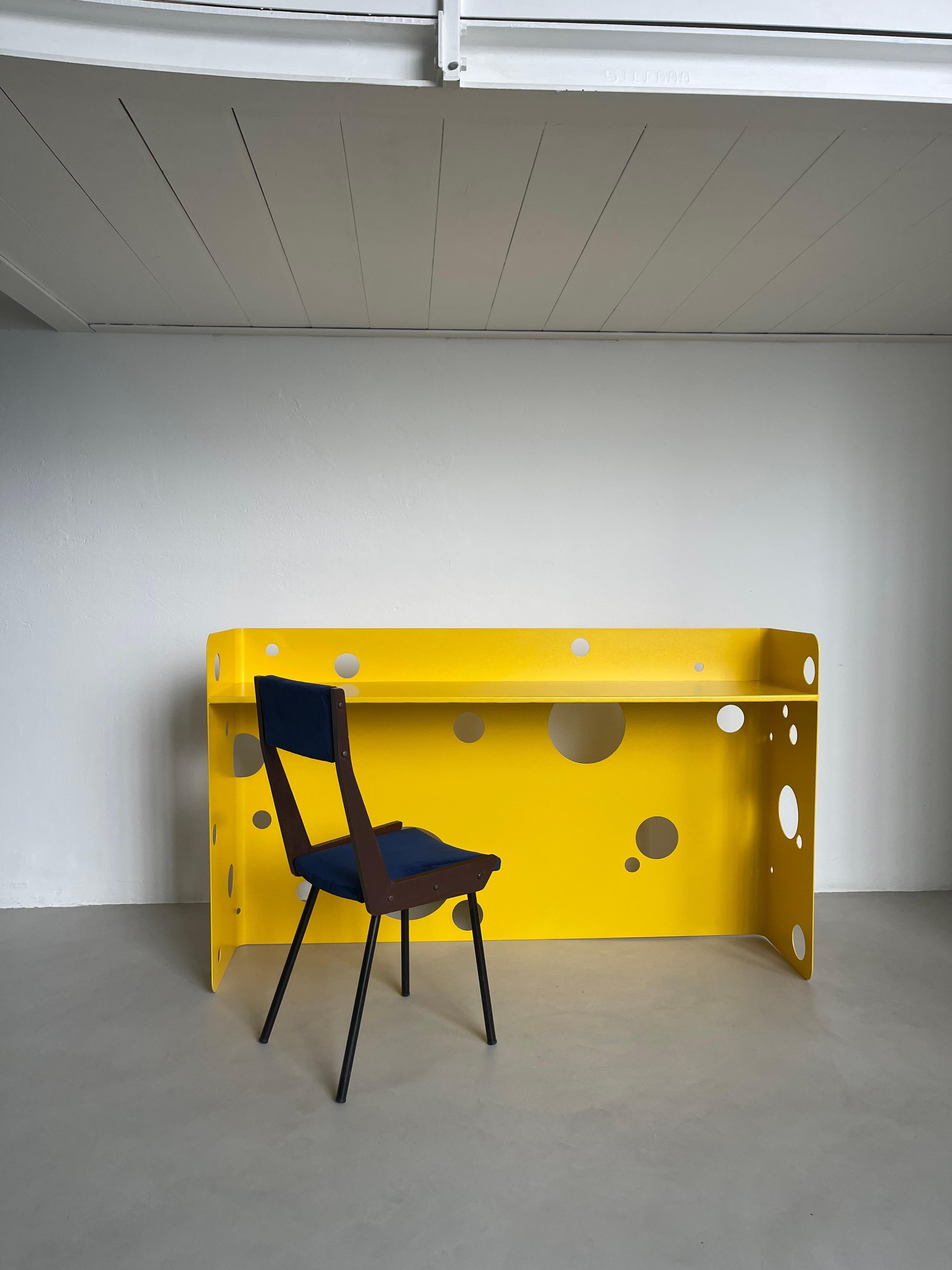 Bureau deception autoportant - Table Consierge en jaune vif de Spinzi Milano en vente 12