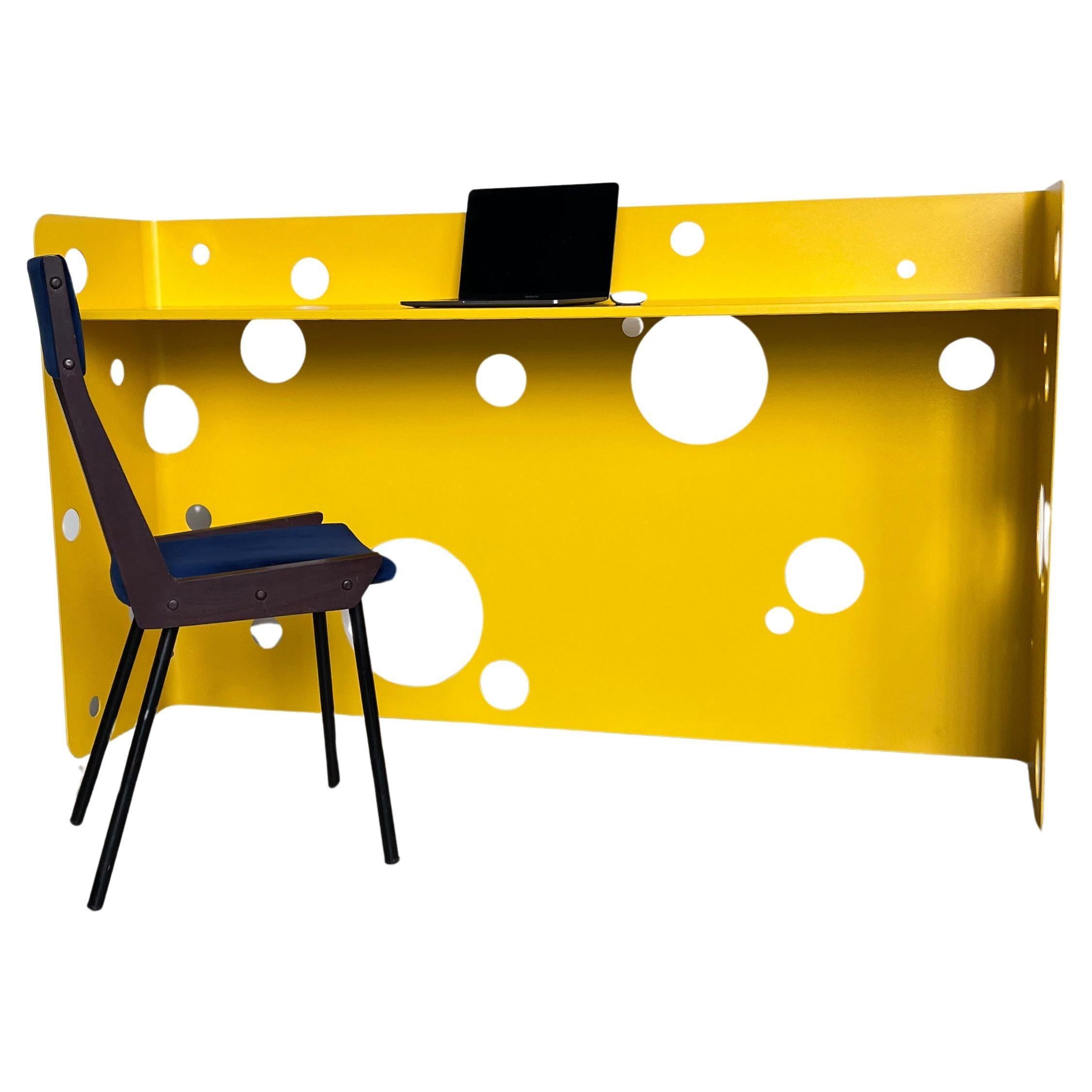 Moderne Bureau deception autoportant - Table Consierge en jaune vif de Spinzi Milano en vente