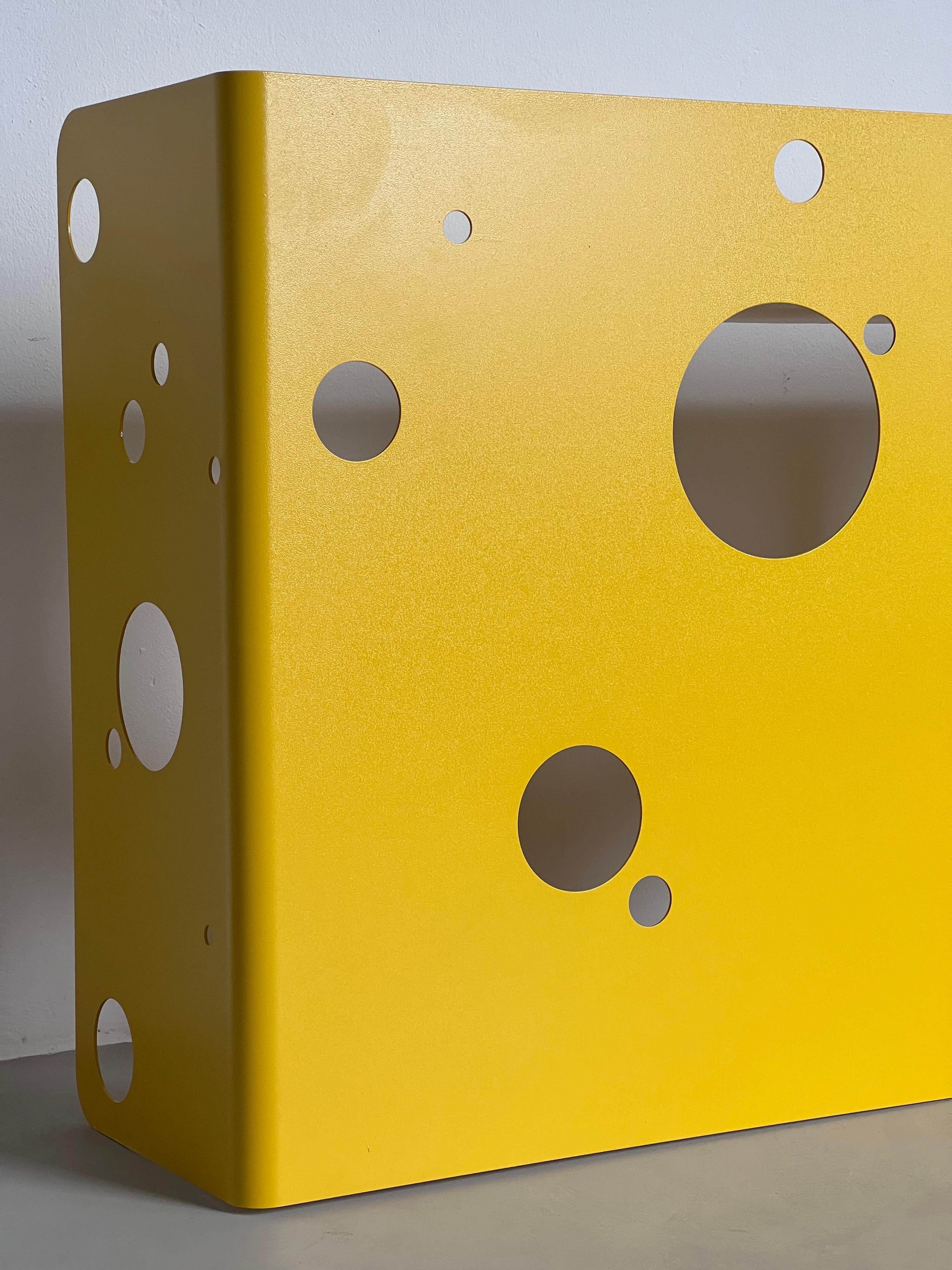 XXIe siècle et contemporain Bureau deception autoportant - Table Consierge en jaune vif de Spinzi Milano en vente