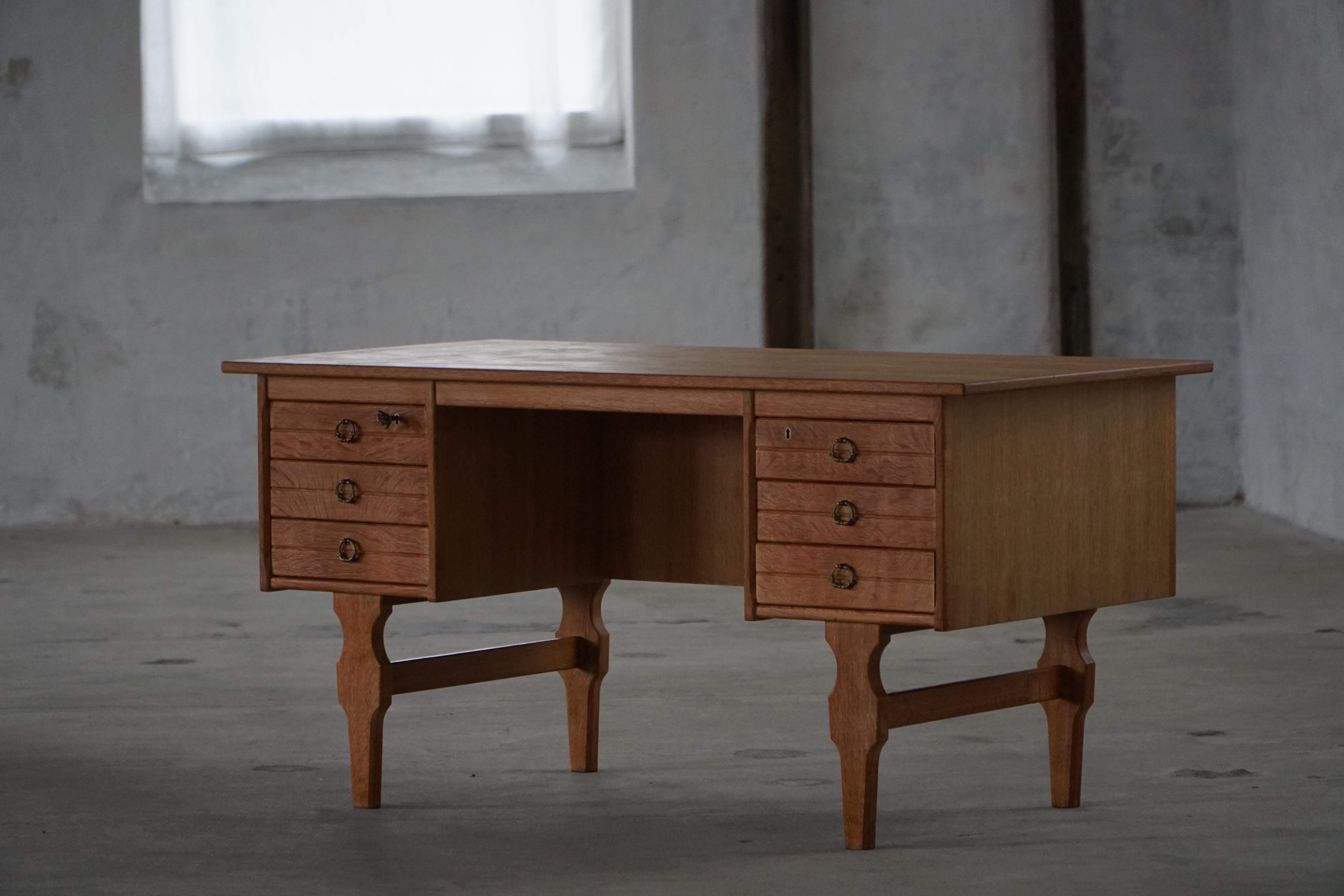 Bureau autoportant en Oak, modernité danoise du milieu du siècle, Henning Kjærnulf, années 1950 en vente 5