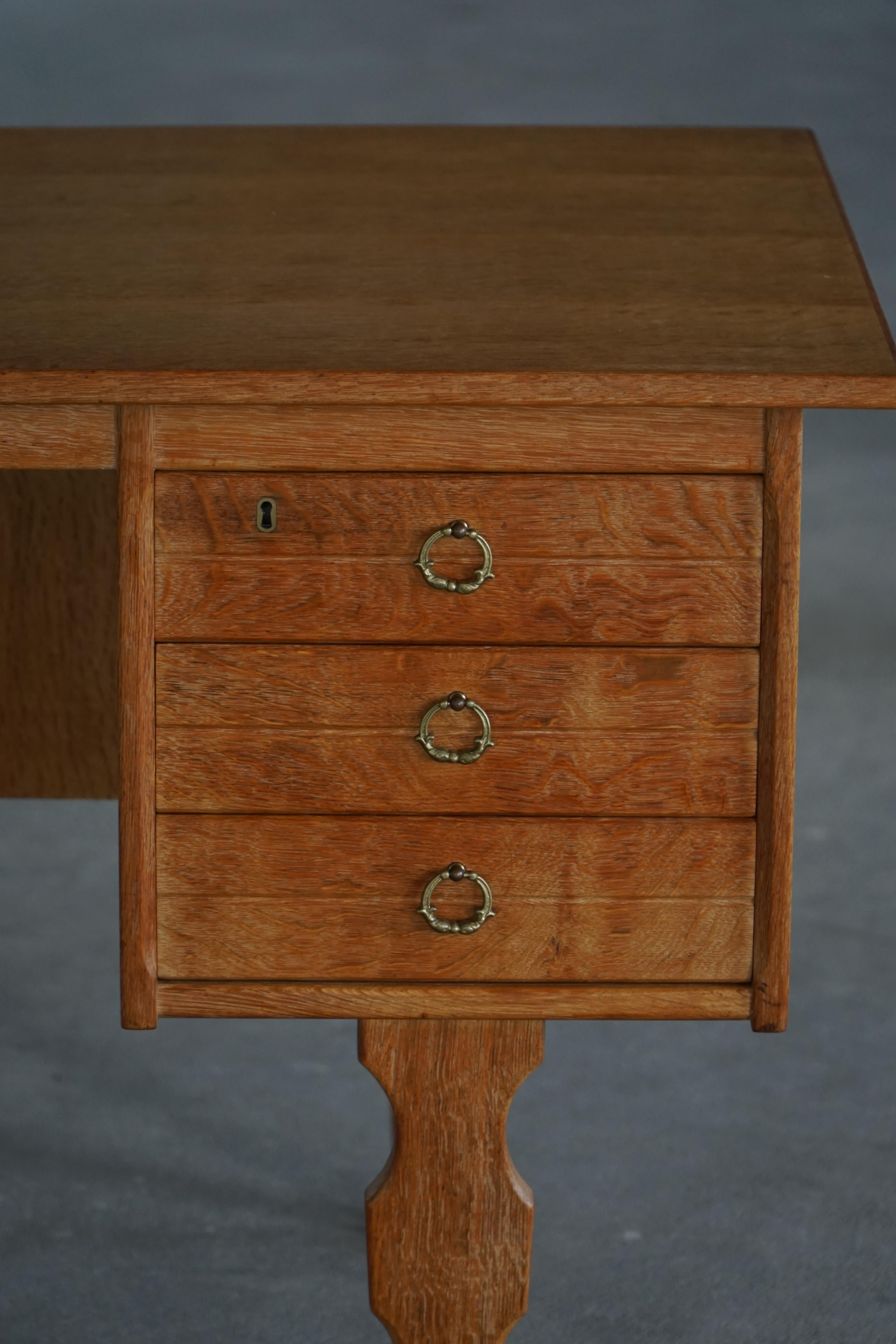 Bureau autoportant en Oak, modernité danoise du milieu du siècle, Henning Kjærnulf, années 1950 en vente 10