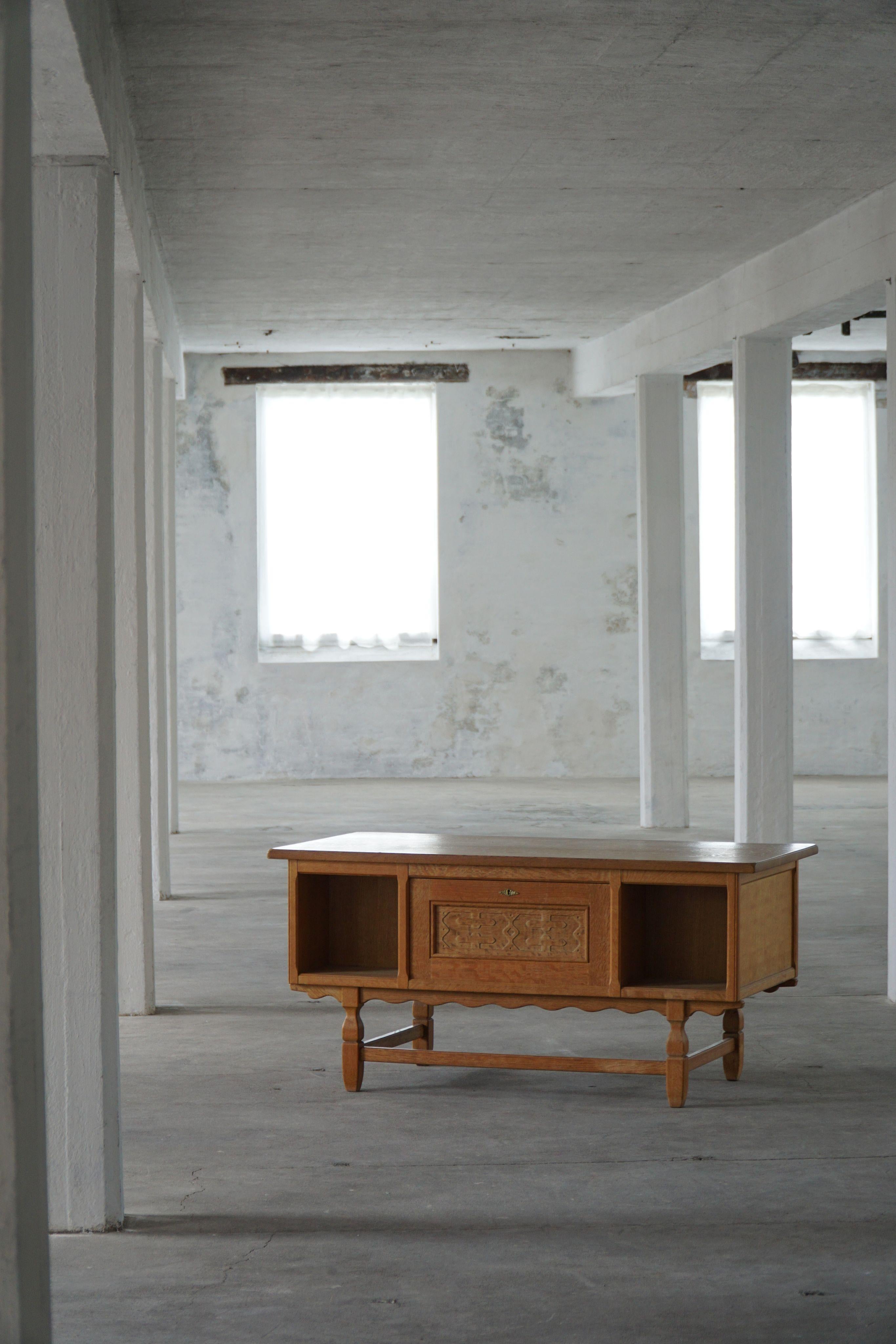 Freestanding Desk in Oak, Danish Mid Century Modern, Henning Kjærnulf, 1950s In Good Condition For Sale In Odense, DK