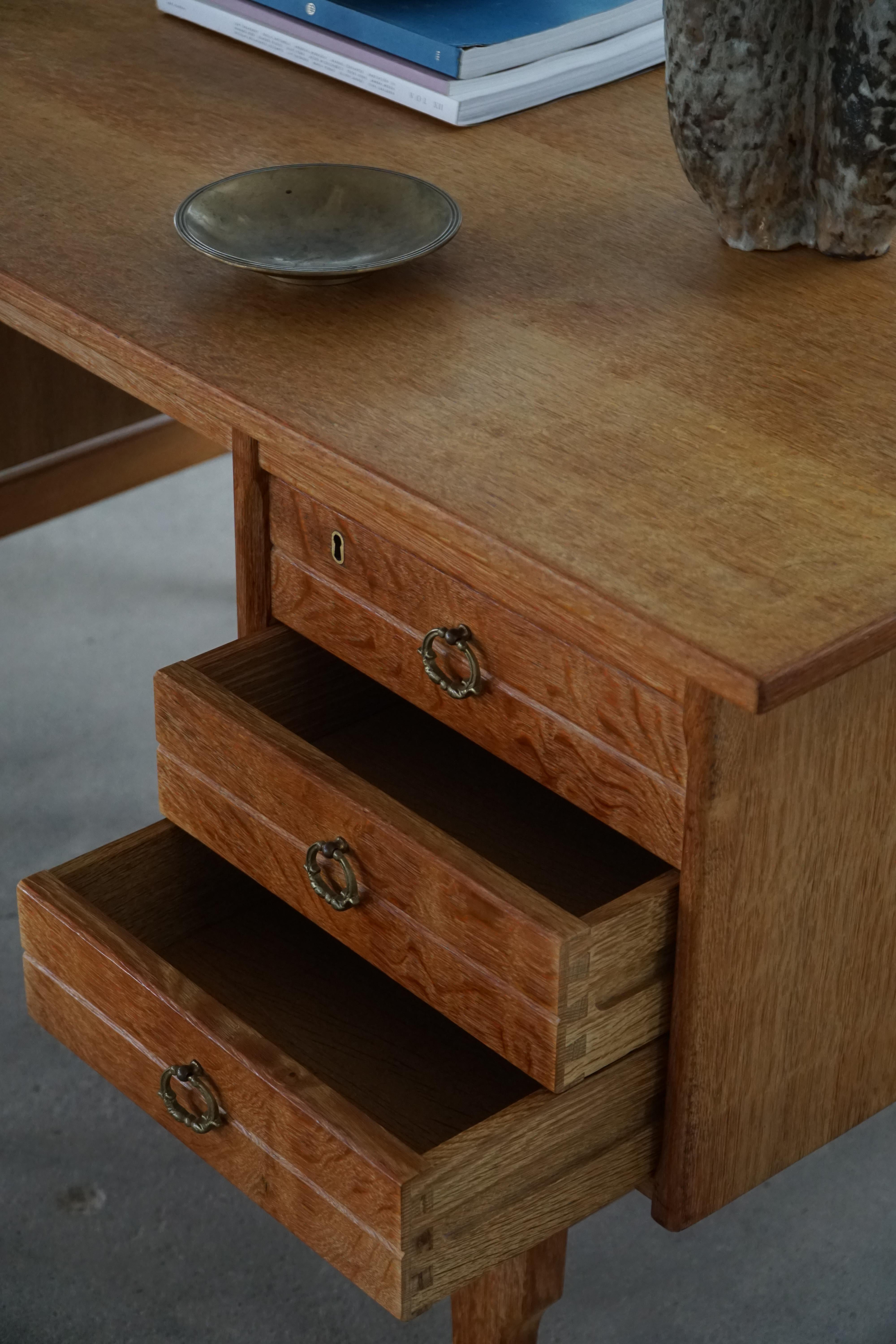 Bureau autoportant en Oak, modernité danoise du milieu du siècle, Henning Kjærnulf, années 1950 en vente 2