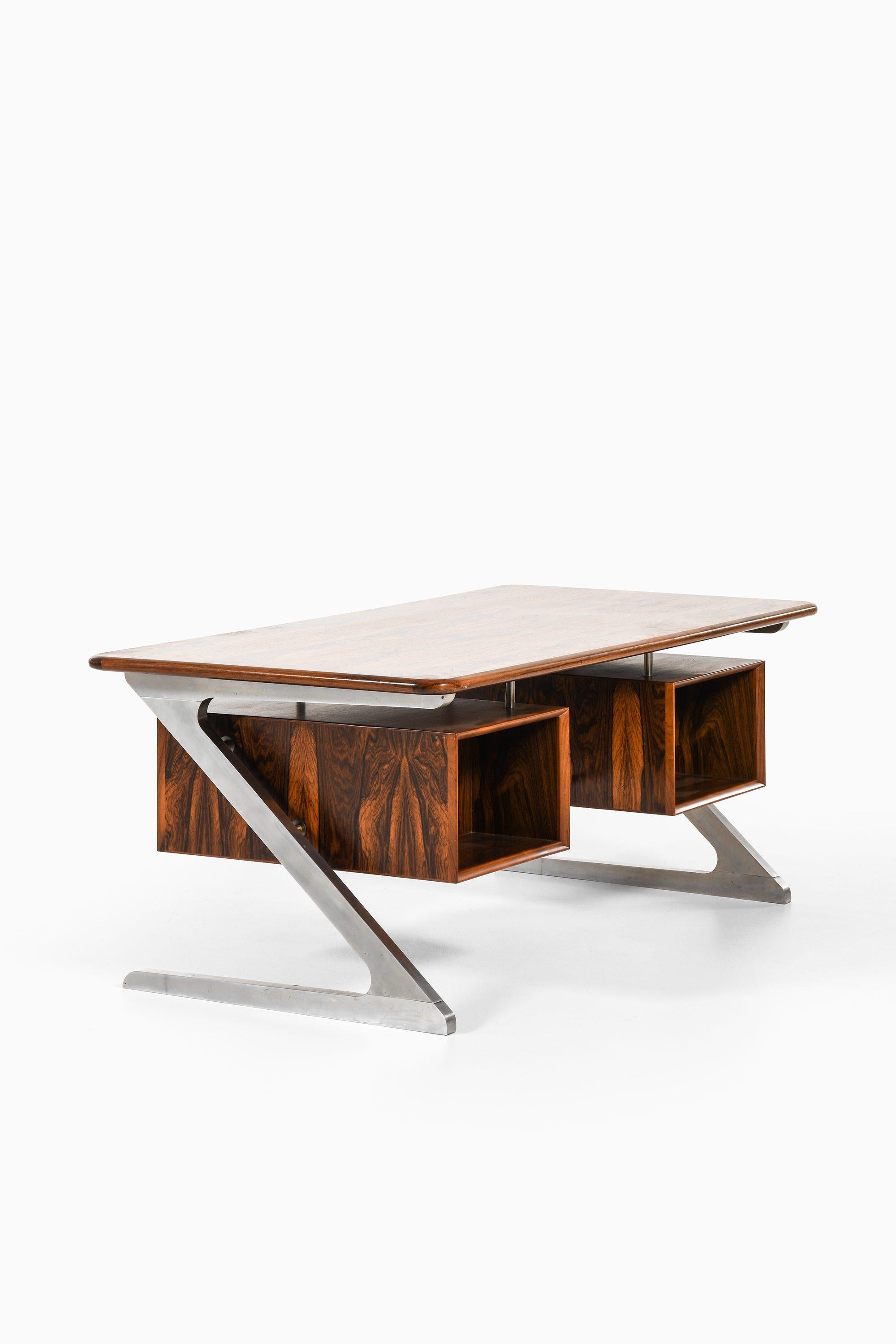 Scandinave moderne Bureau autoportant en palissandre et acier, années 1970 en vente
