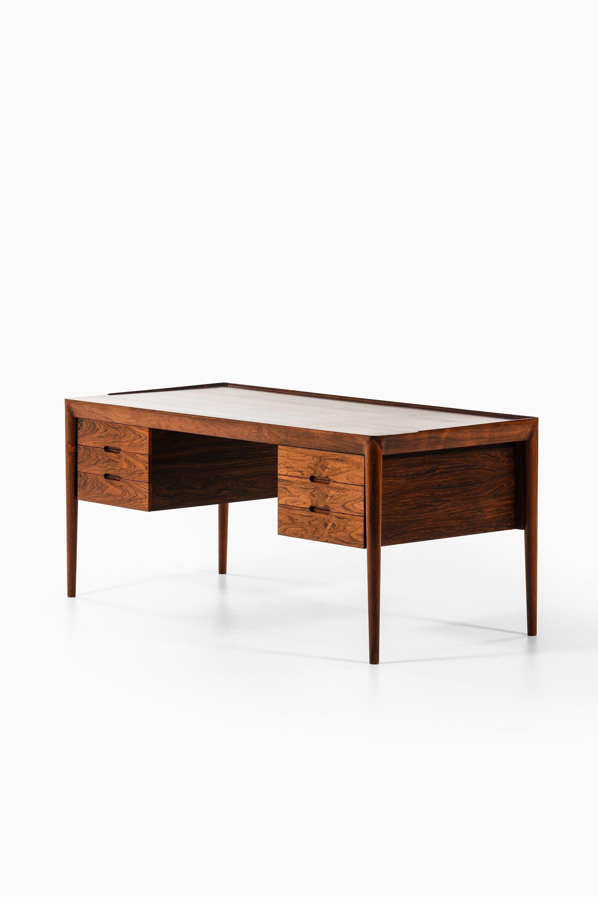 Freestanding Desk in Rosewood by Erik Riisager Hansen, 1950’s

Additional Information:
Material: Rosewood
Style: Mid century, Scandinavia
Produced by Haslev møbelsnedkeri in Denmark
Dimensions (W x D x H): 160 x 75 x 71 cm
Condition: Good vintage