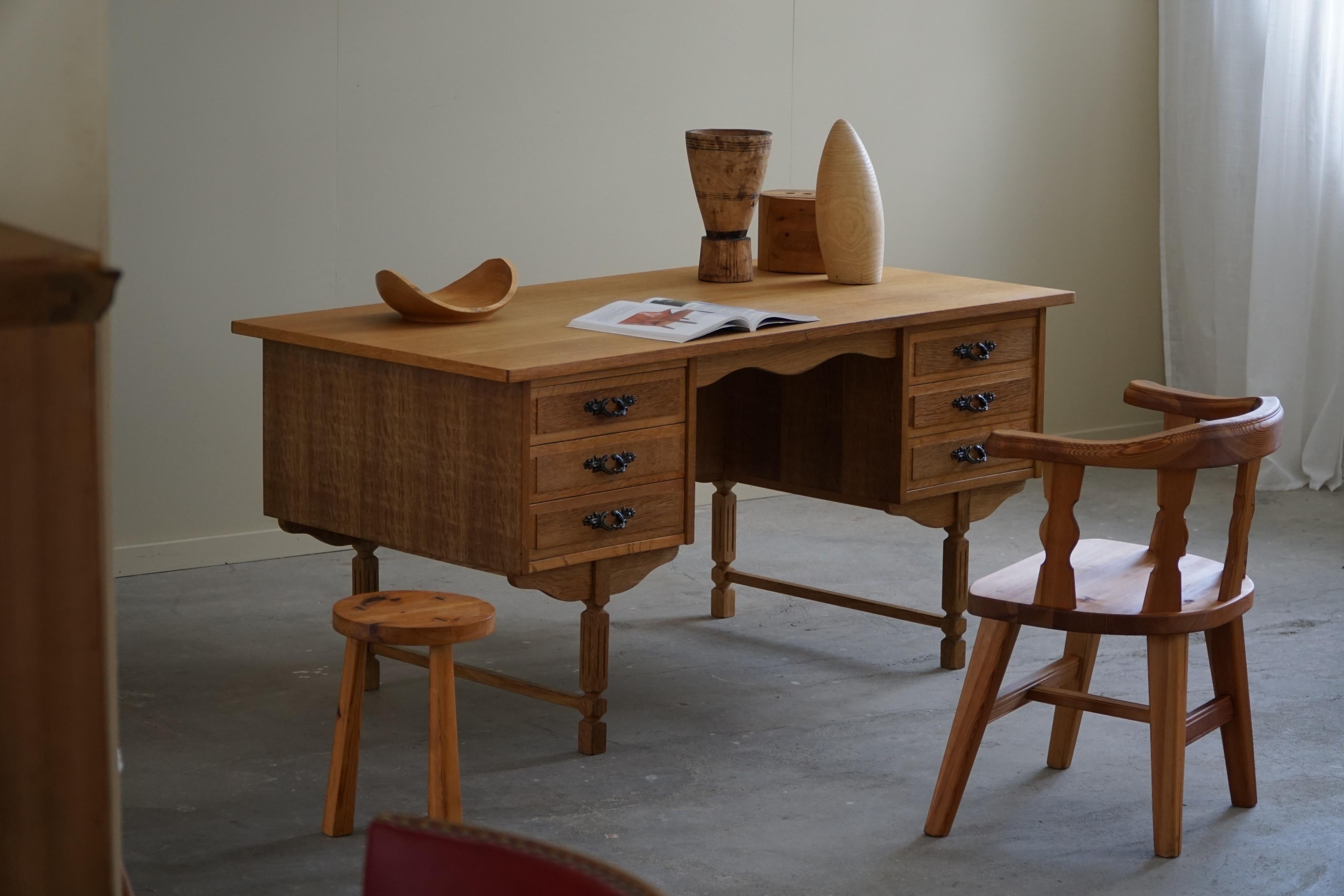 A refined mid-century freestanding desk in solid oak and with brass handles. Made by a Danish cabinetmaker in 1950s.

Nice lines for this perfect office desk. Overall a great impression.
This piece is in a very good vintage condition.
A fine