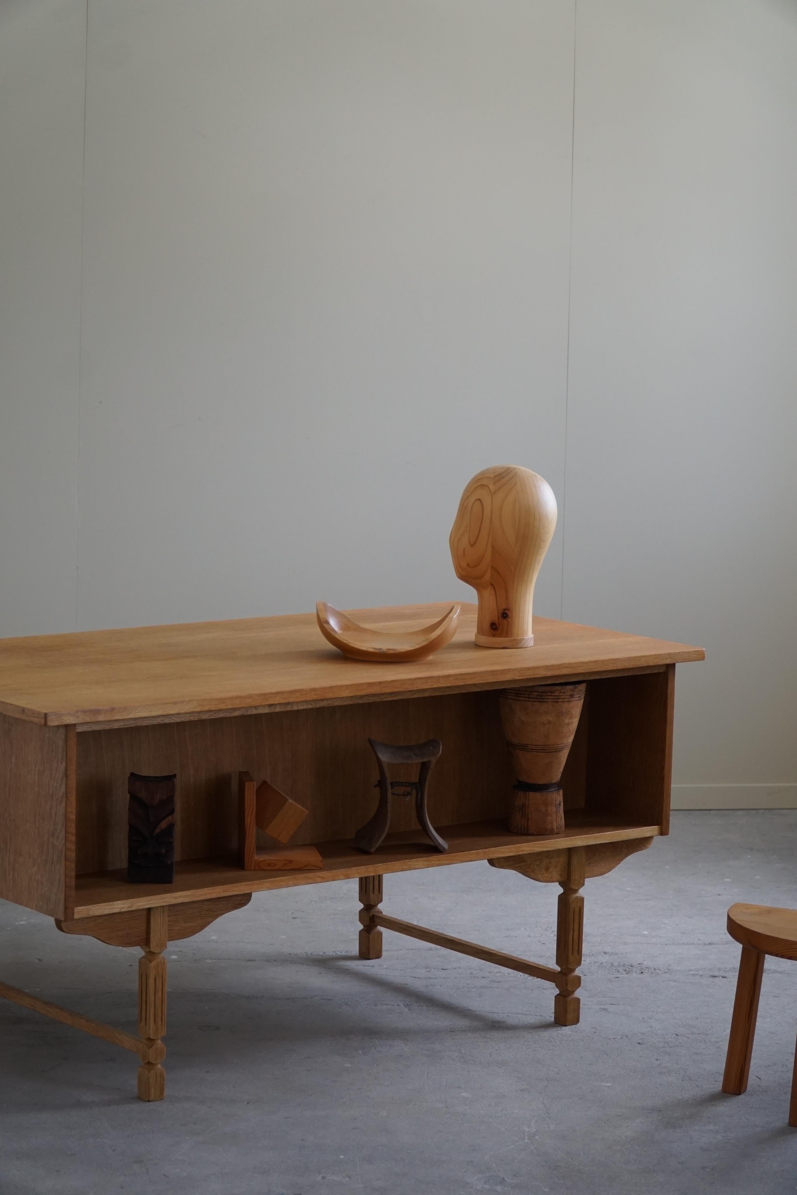 Freestanding Desk in Solid Oak, by a Danish Cabinetmaker, Mid-Century, 1950s In Good Condition For Sale In Odense, DK