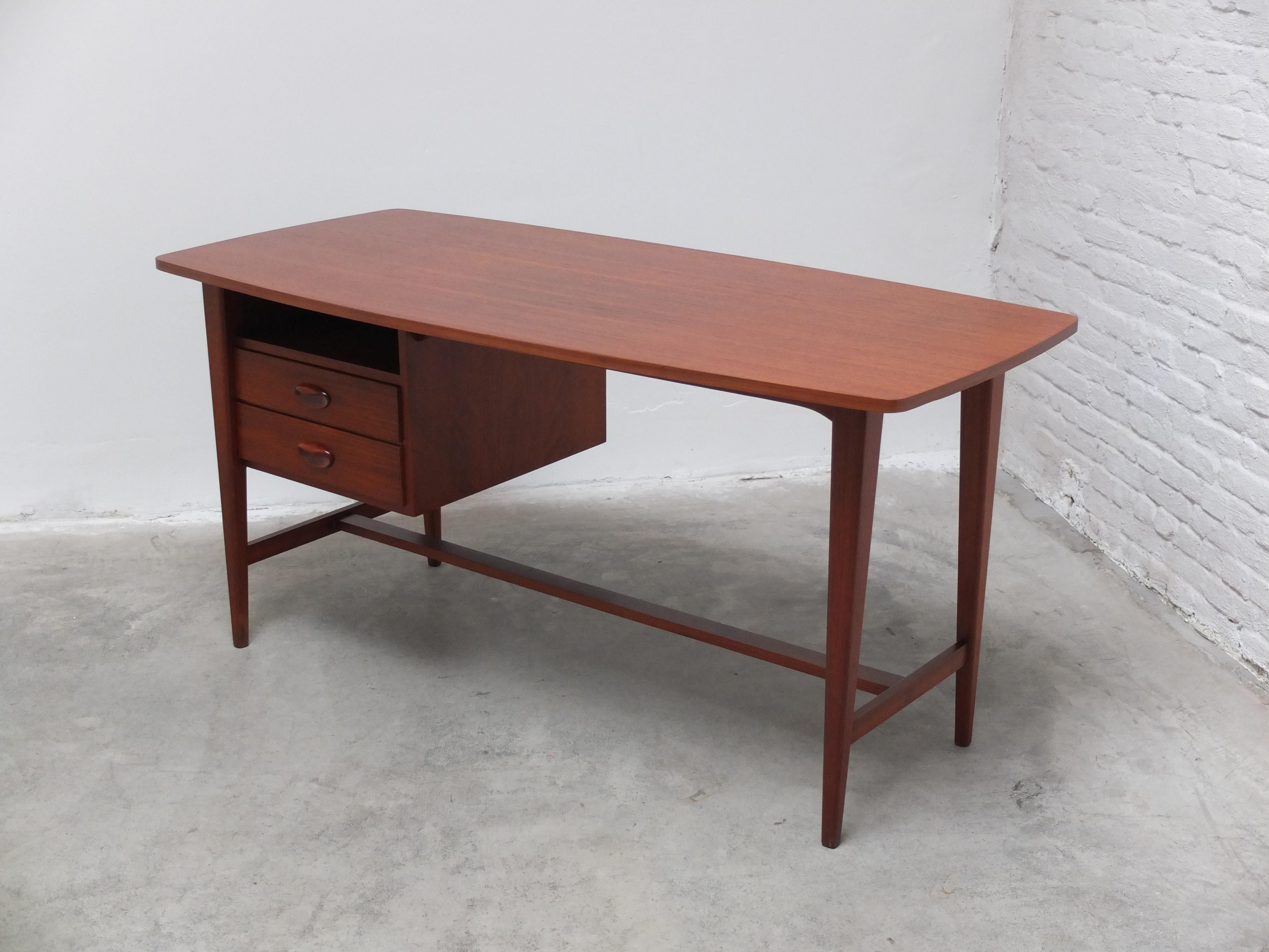 Scandinavo moderno Rara scrivania indipendente in teak di Heinrich Althoff, anni '60 in vendita