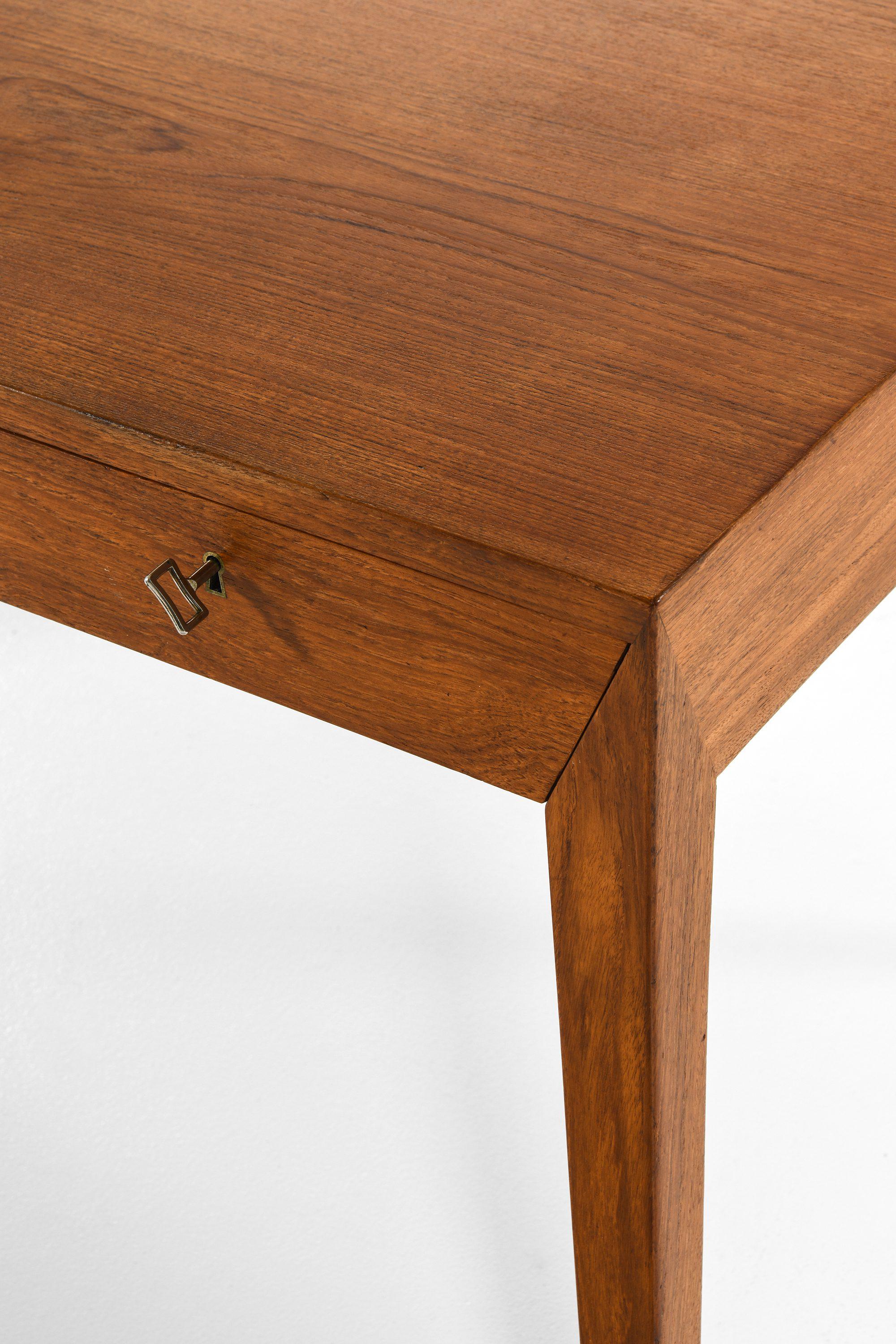 20ième siècle Bureau autoportant en teck par Severin Hansen, années 1950 en vente