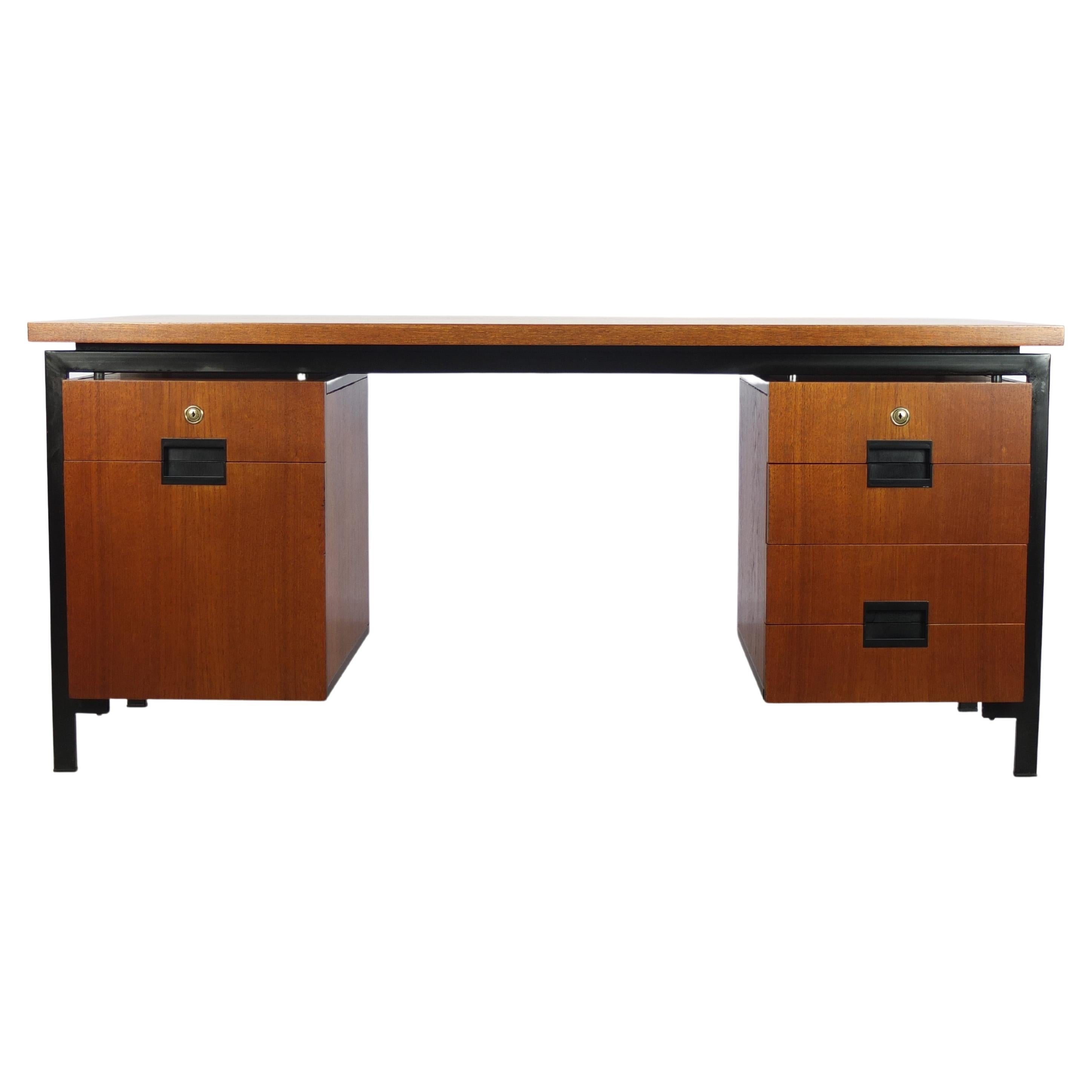 Great desk designed by Cees Braakman for Pastoe during the 1960s. This is the larger model ‘EU02’ which is part of the famous Japanese series recognized by the use of teak wood with a black metal frame and the signature drawer pulls. In mint