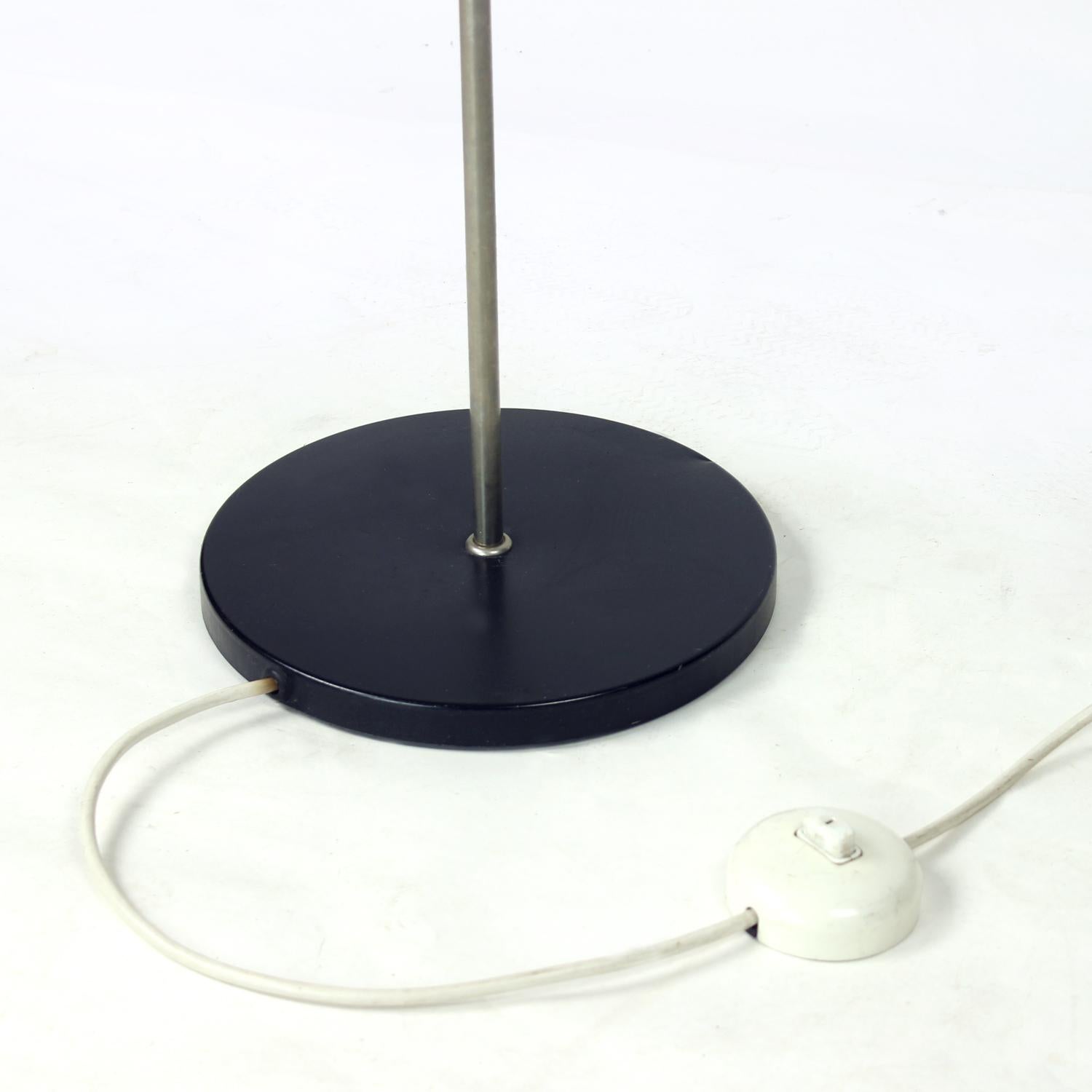 Autonome  Lampadaire de Veb Wohnraumleuchten, Allemagne, années 1970 en vente 3