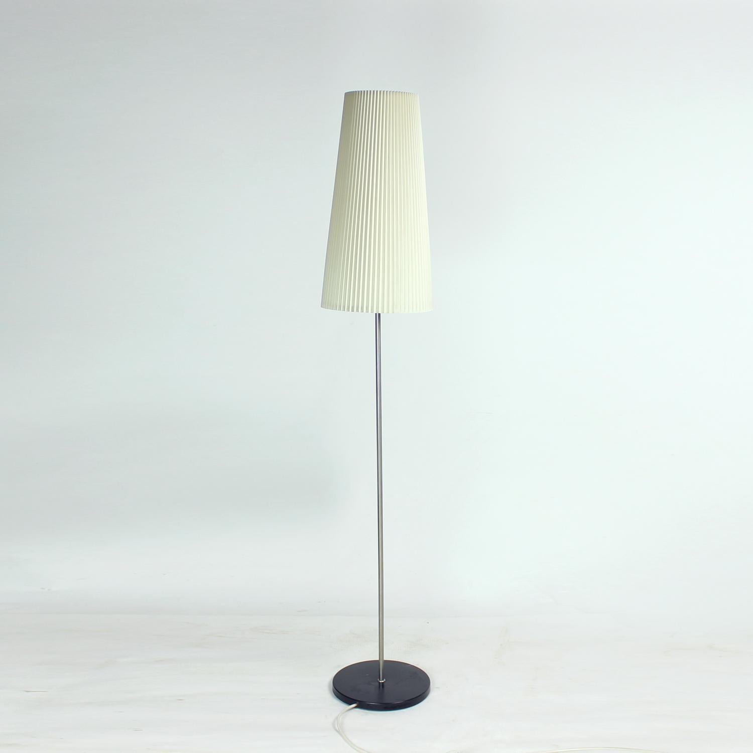 Mid-Century Modern Autonome  Lampadaire de Veb Wohnraumleuchten, Allemagne, années 1970 en vente
