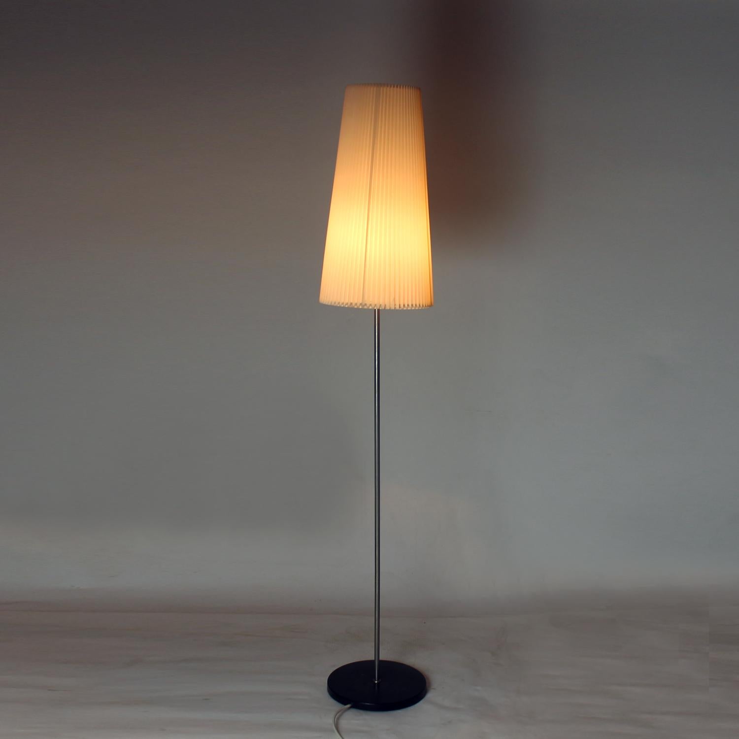 Allemand Autonome  Lampadaire de Veb Wohnraumleuchten, Allemagne, années 1970 en vente
