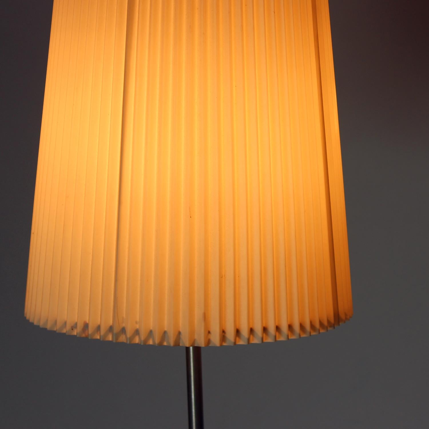 Fin du 20e siècle Autonome  Lampadaire de Veb Wohnraumleuchten, Allemagne, années 1970 en vente