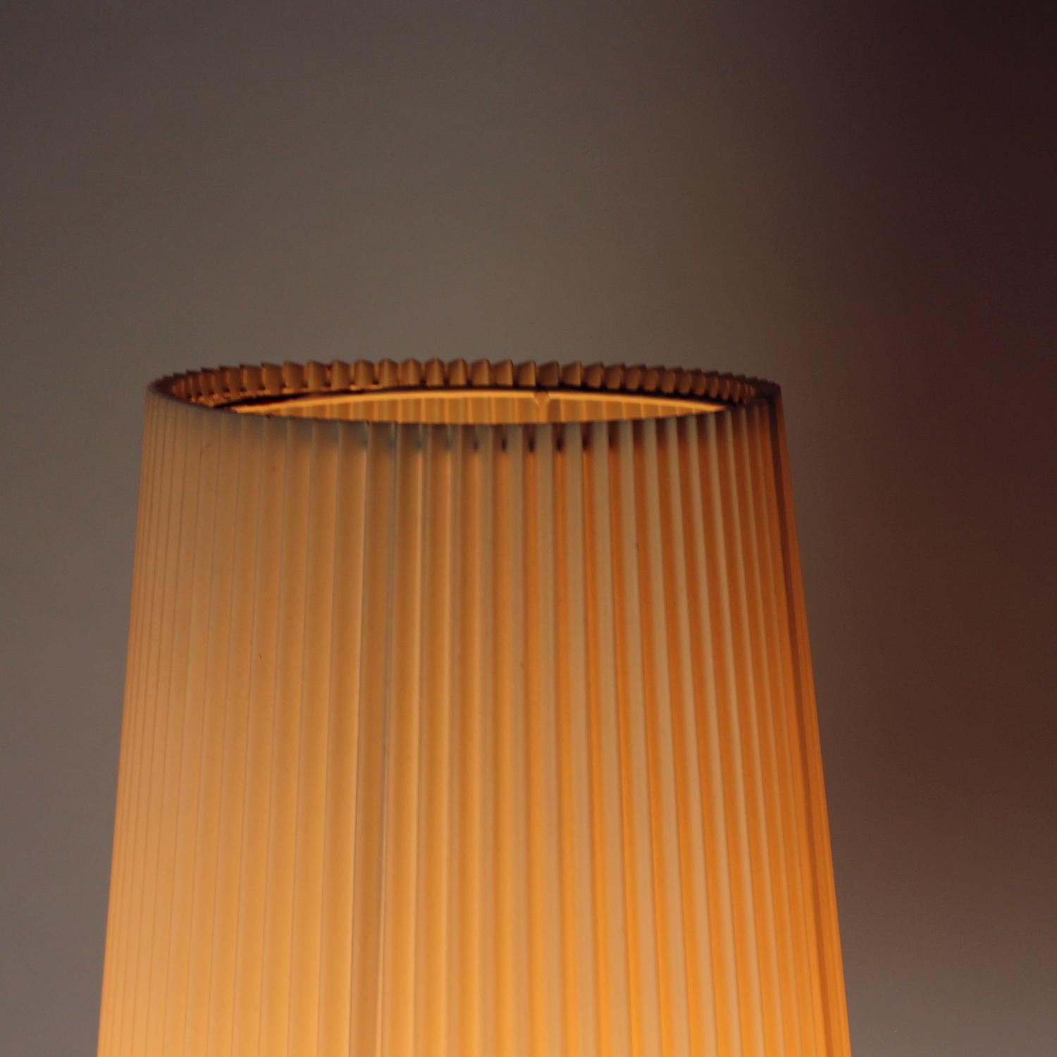 Métal Autonome  Lampadaire de Veb Wohnraumleuchten, Allemagne, années 1970 en vente