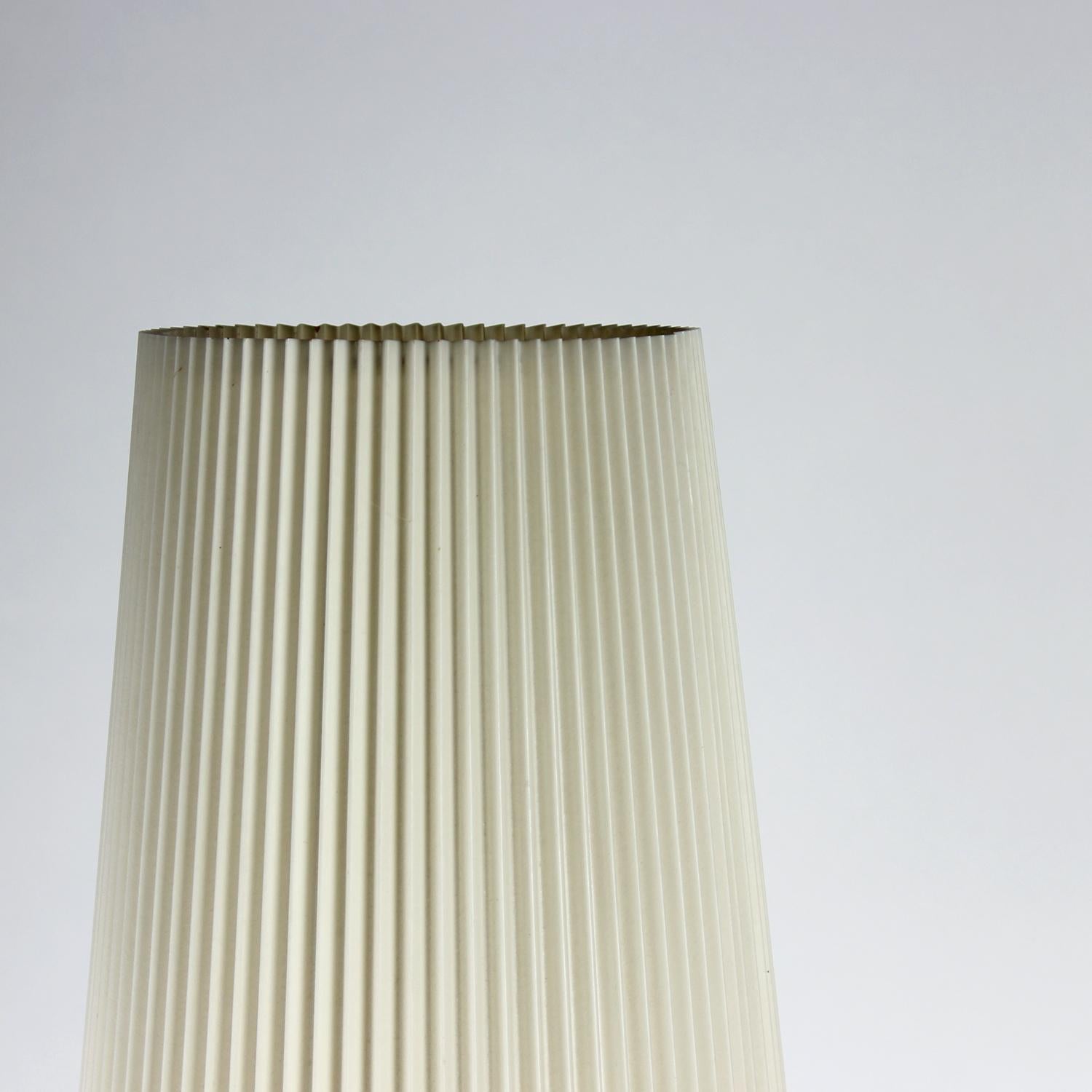 Autonome  Lampadaire de Veb Wohnraumleuchten, Allemagne, années 1970 en vente 2