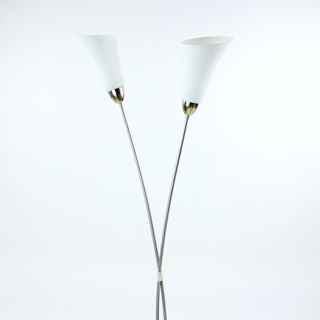 Freistehende Stehlampen von Kamenicky Senov, Tschechoslowakei 1960er Jahre (Metall) im Angebot