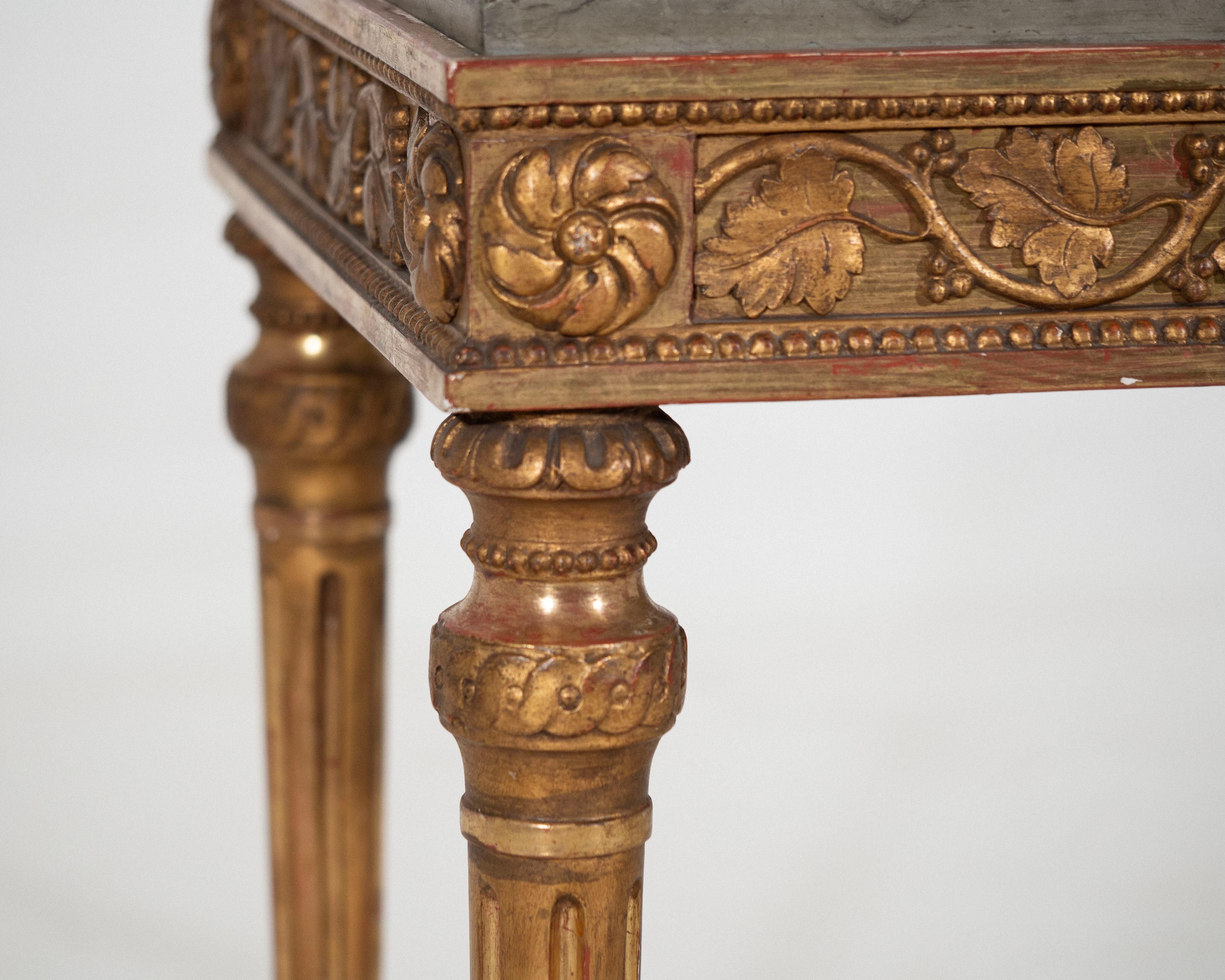 Freestanding Gustavian console table in original guilt, 18th C. For Sale 4
