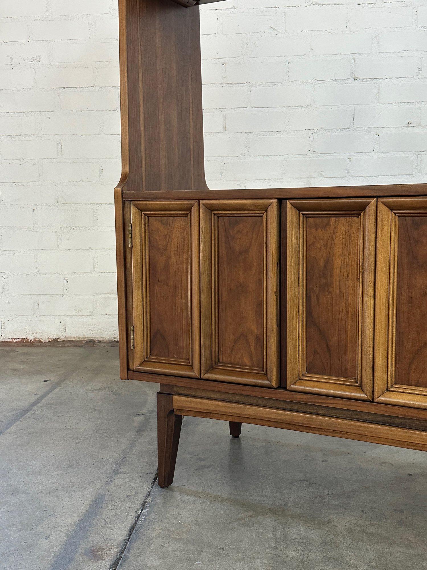 Freestanding Mid Century Wall Unit / Room Divider For Sale 2