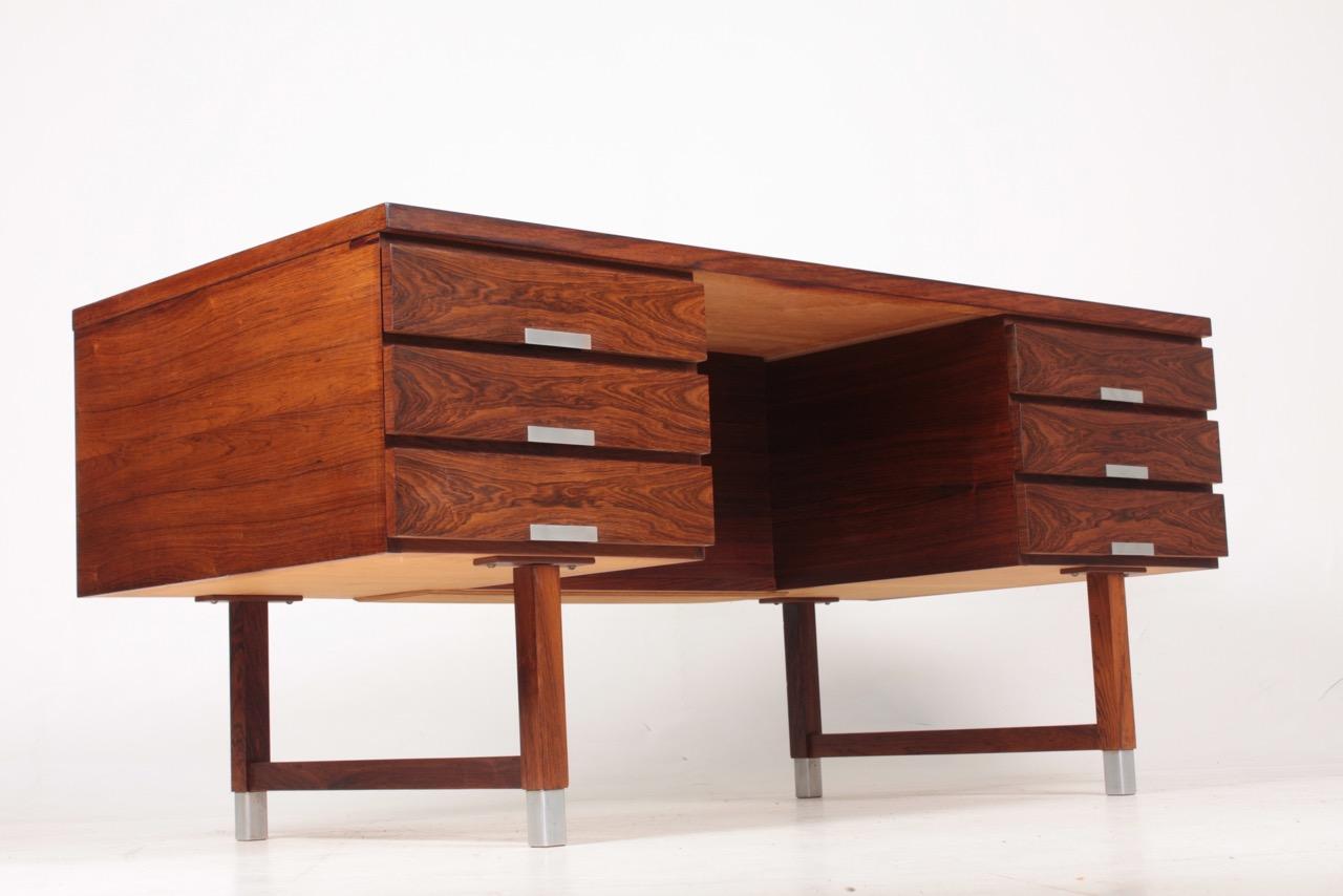 Bureau autoportant du milieu du siècle en bois de rose, conçu par Ejgil Petersen, années 1960 en vente 3