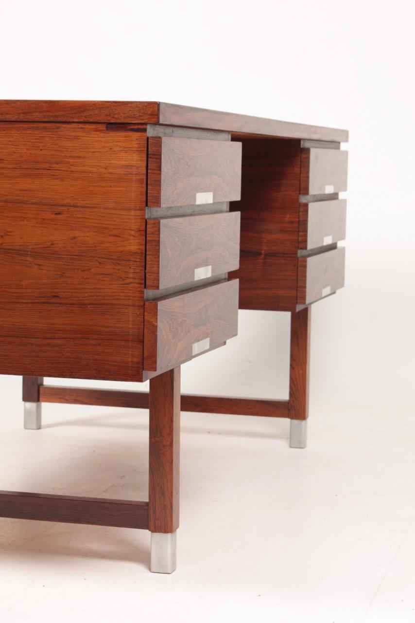 Bureau autoportant du milieu du siècle en bois de rose, conçu par Ejgil Petersen, années 1960 en vente 6