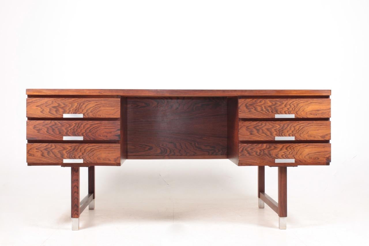 Mid-Century Modern Bureau autoportant du milieu du siècle en bois de rose, conçu par Ejgil Petersen, années 1960 en vente