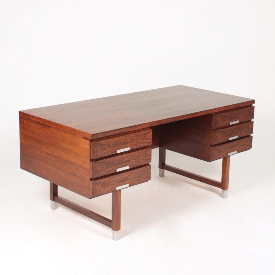 Freestanding Midcentury Desk in Rosewood, Designed by Ejgil Petersen, 1960s For Sale 1
