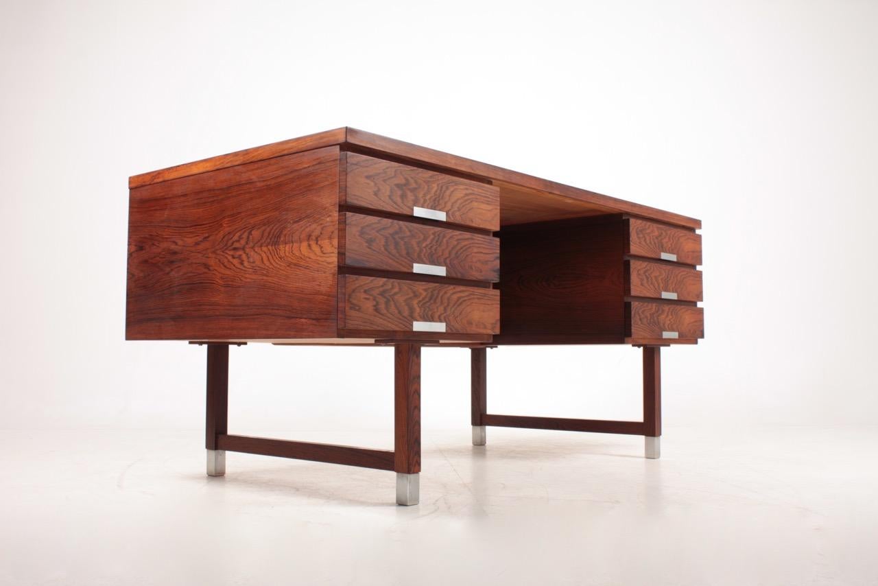 Bois de rose Bureau autoportant du milieu du siècle en bois de rose, conçu par Ejgil Petersen, années 1960 en vente