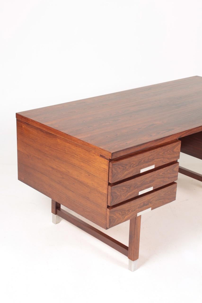 Freestanding Midcentury Desk in Rosewood, Designed by Ejgil Petersen, 1960s For Sale 2